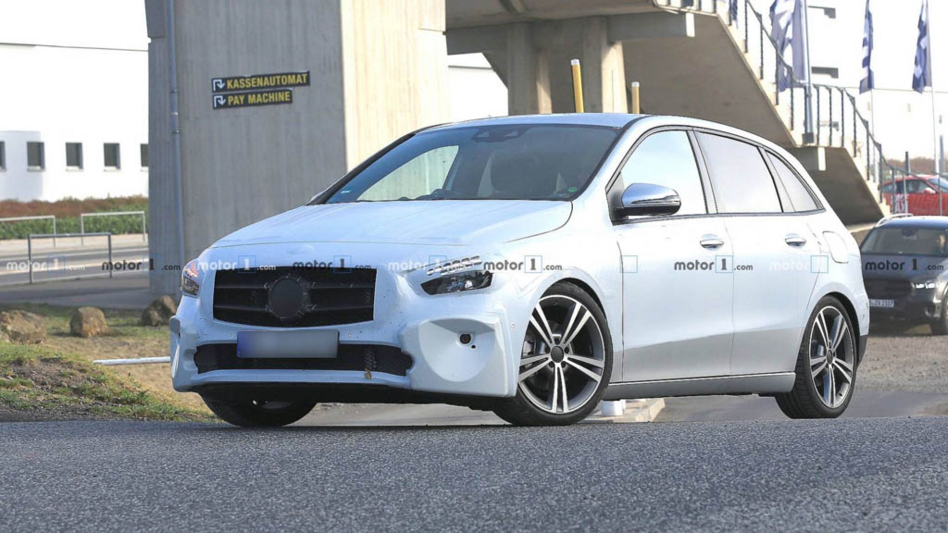 2019-mercedes-b-class-spy-2