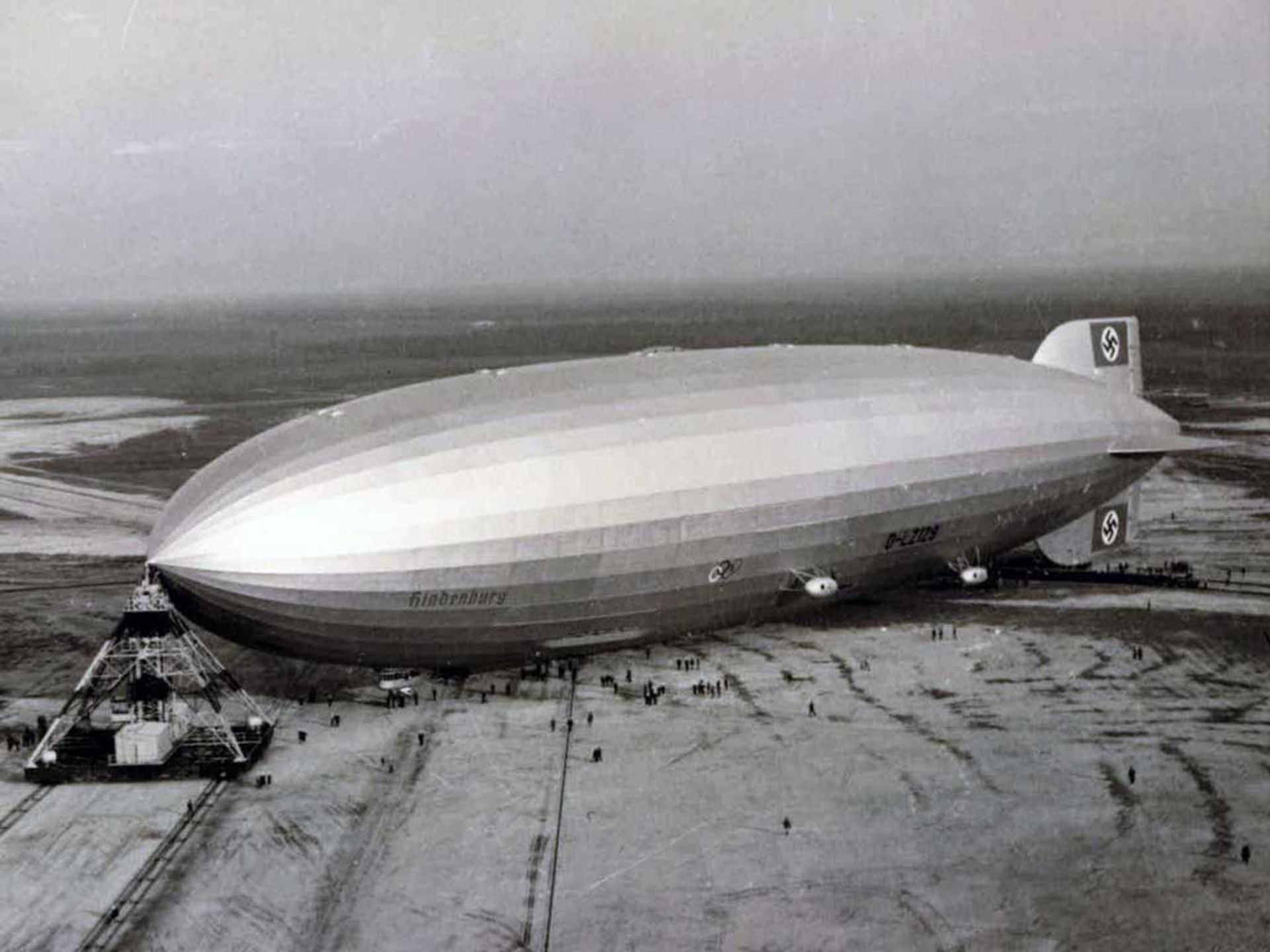 Zeppelin-LZ129-04