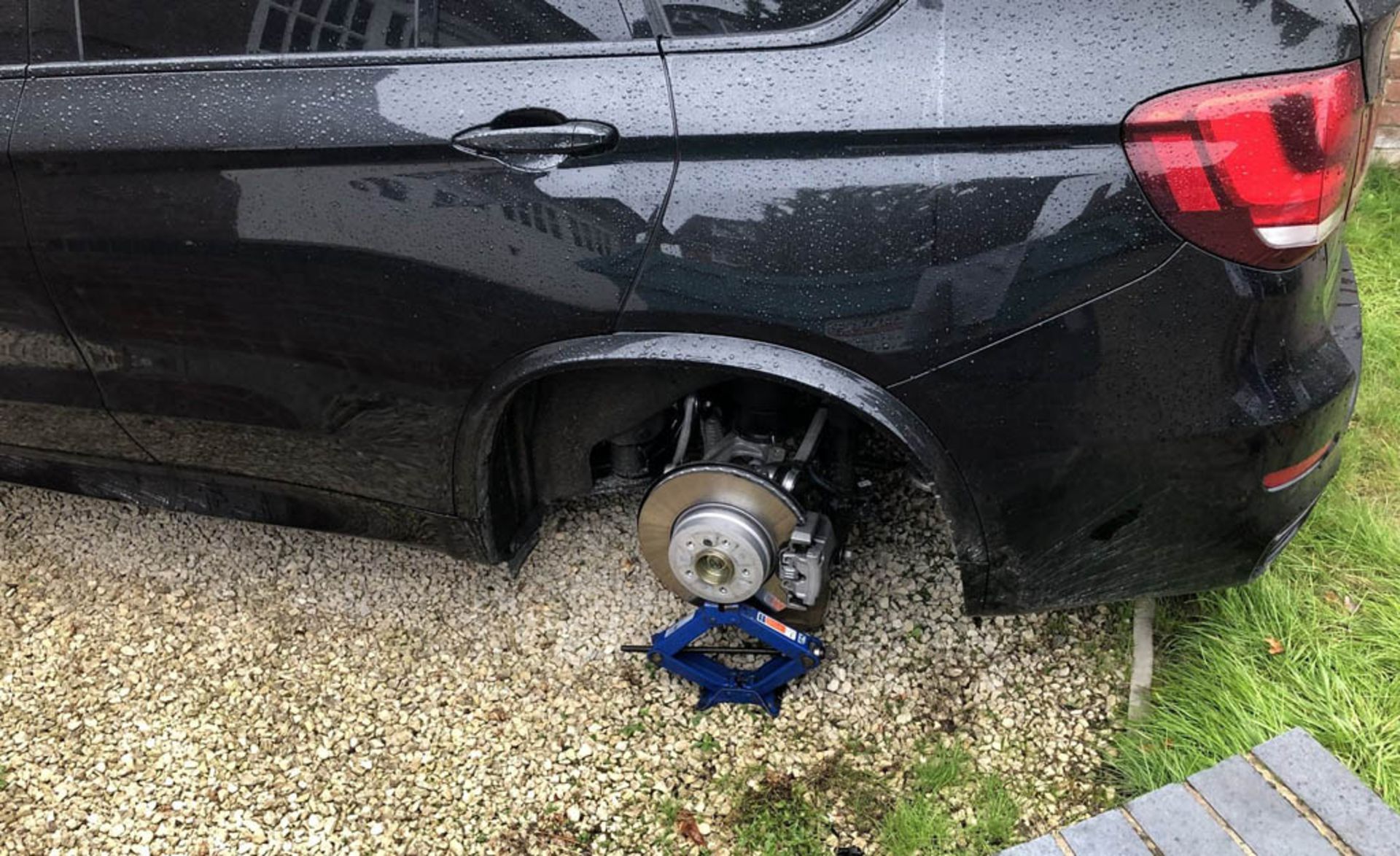 wolves-ryan-bennett-finds-x5-sans-wheels-2