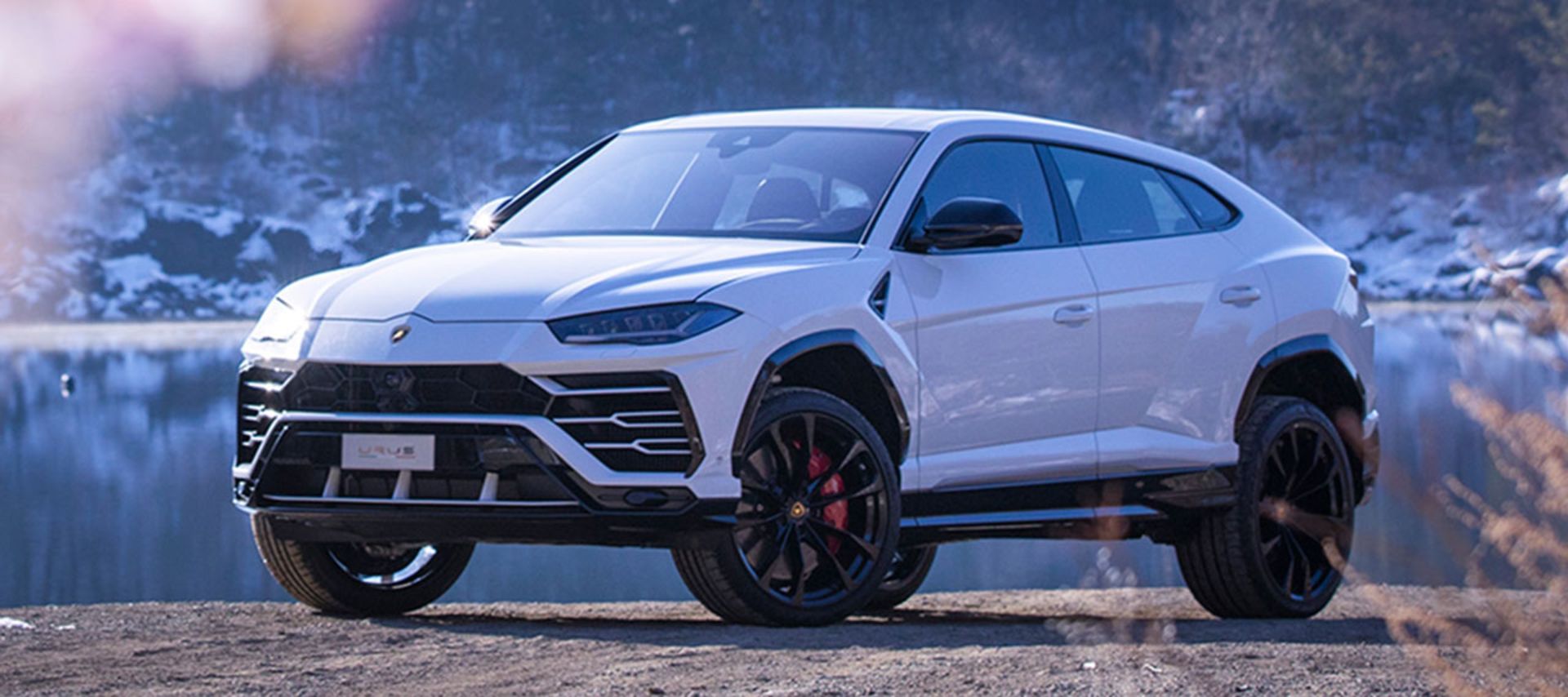 2019-Lamborghini-Urus-in-Fuji-4