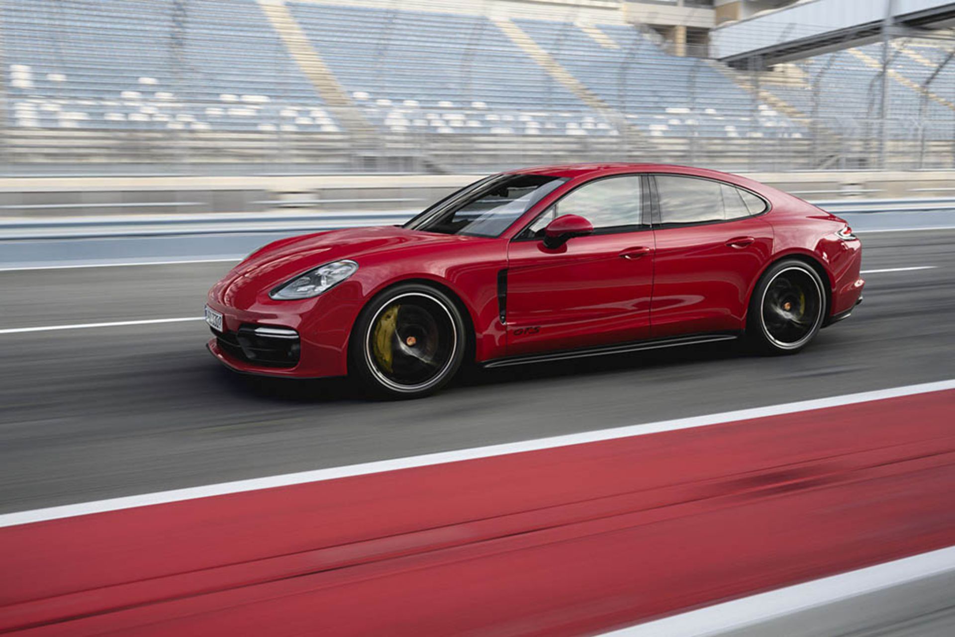 2019-porsche-panamera-gts-6