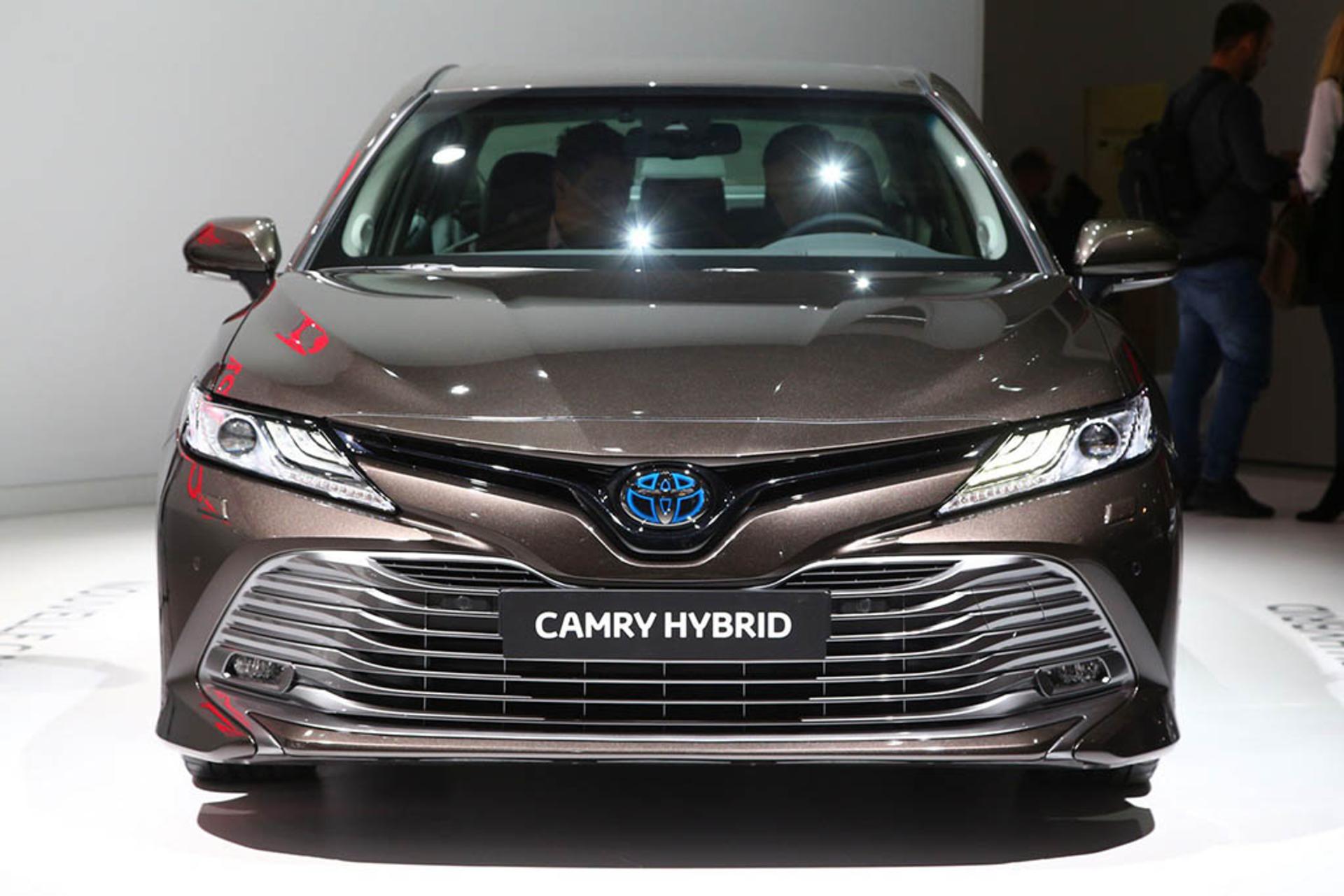 2019-toyota-camry-hybrid-europe-8