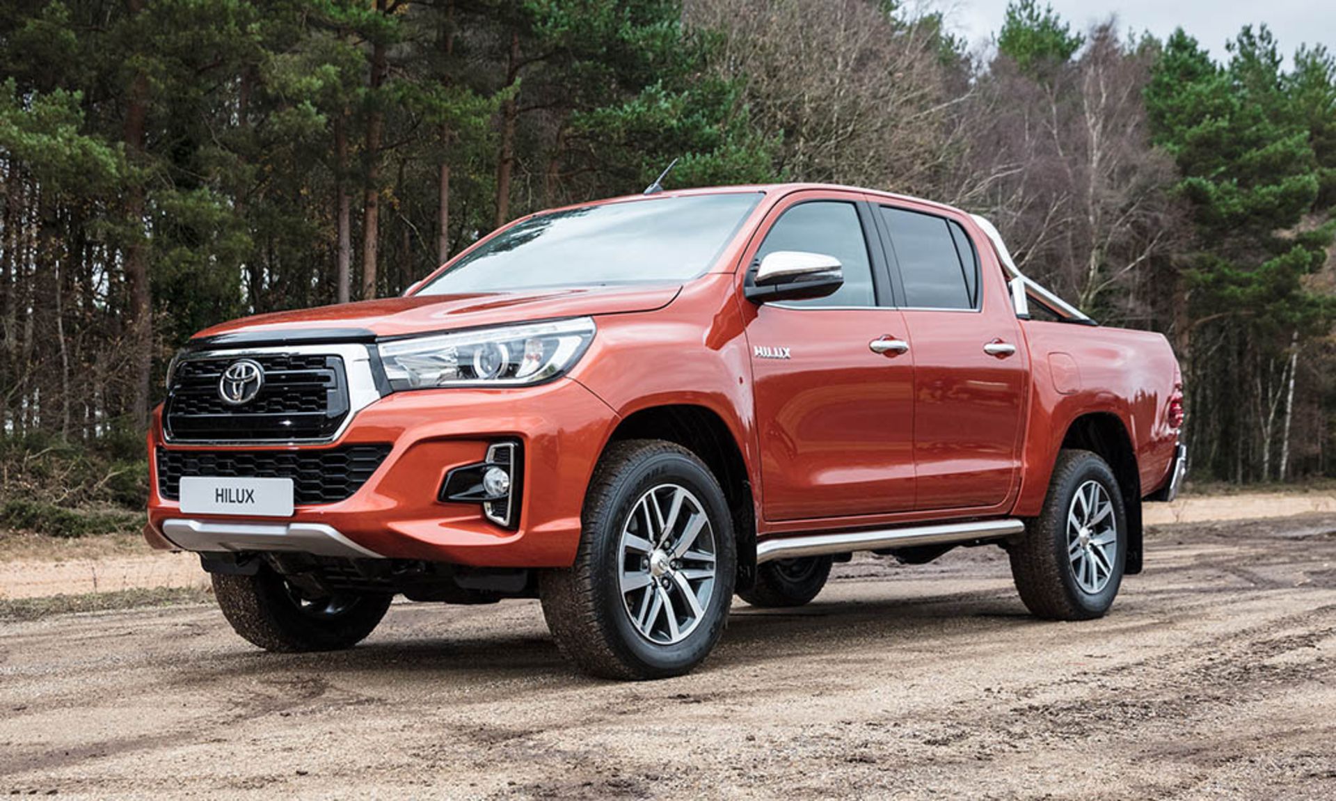 2019-toyota-hilux-invincible-x-68