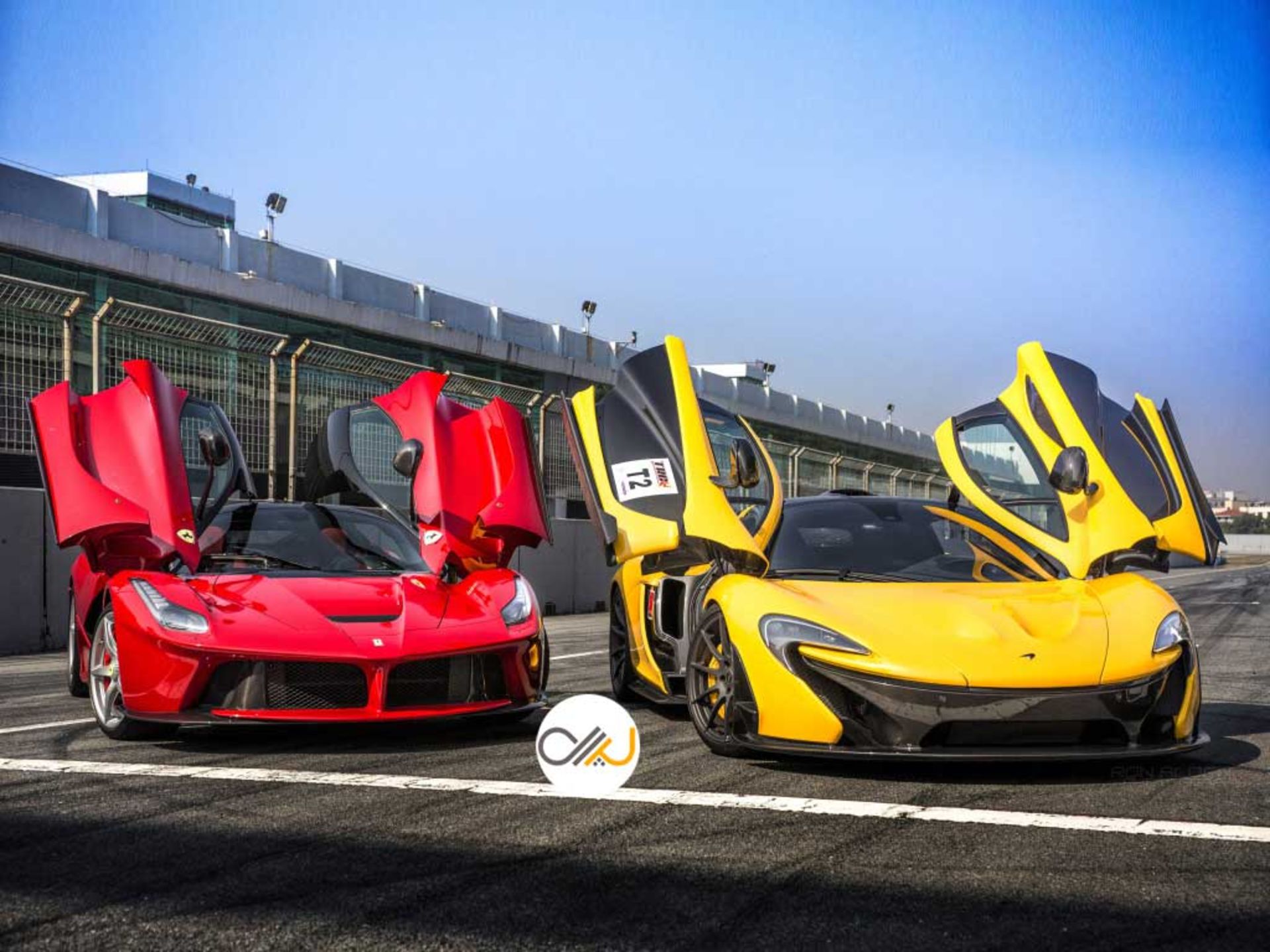 Ferrari-LaFerrari-VS-McLaren-P1-1