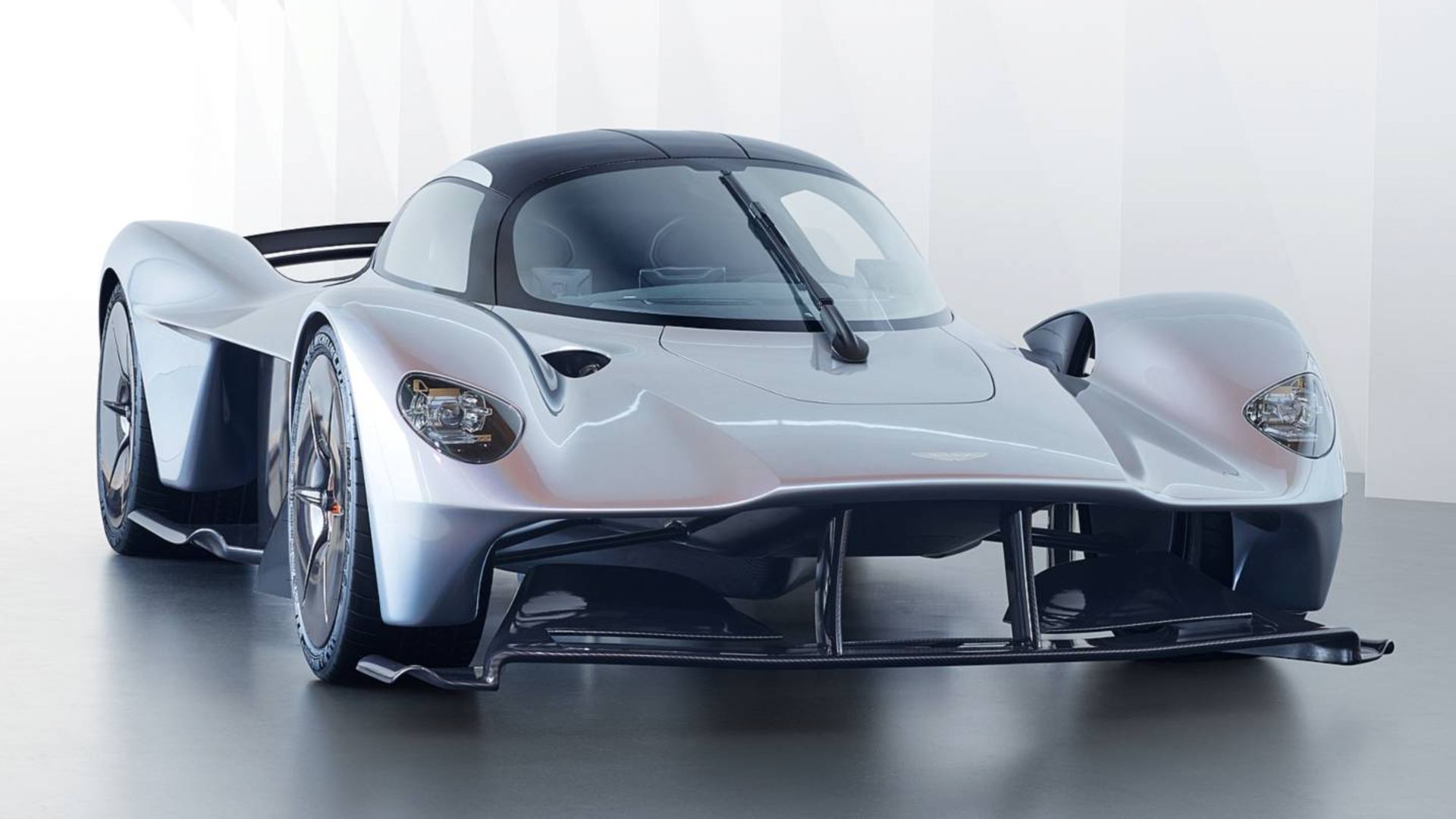 aston-martin-valkyrie-near-production-body