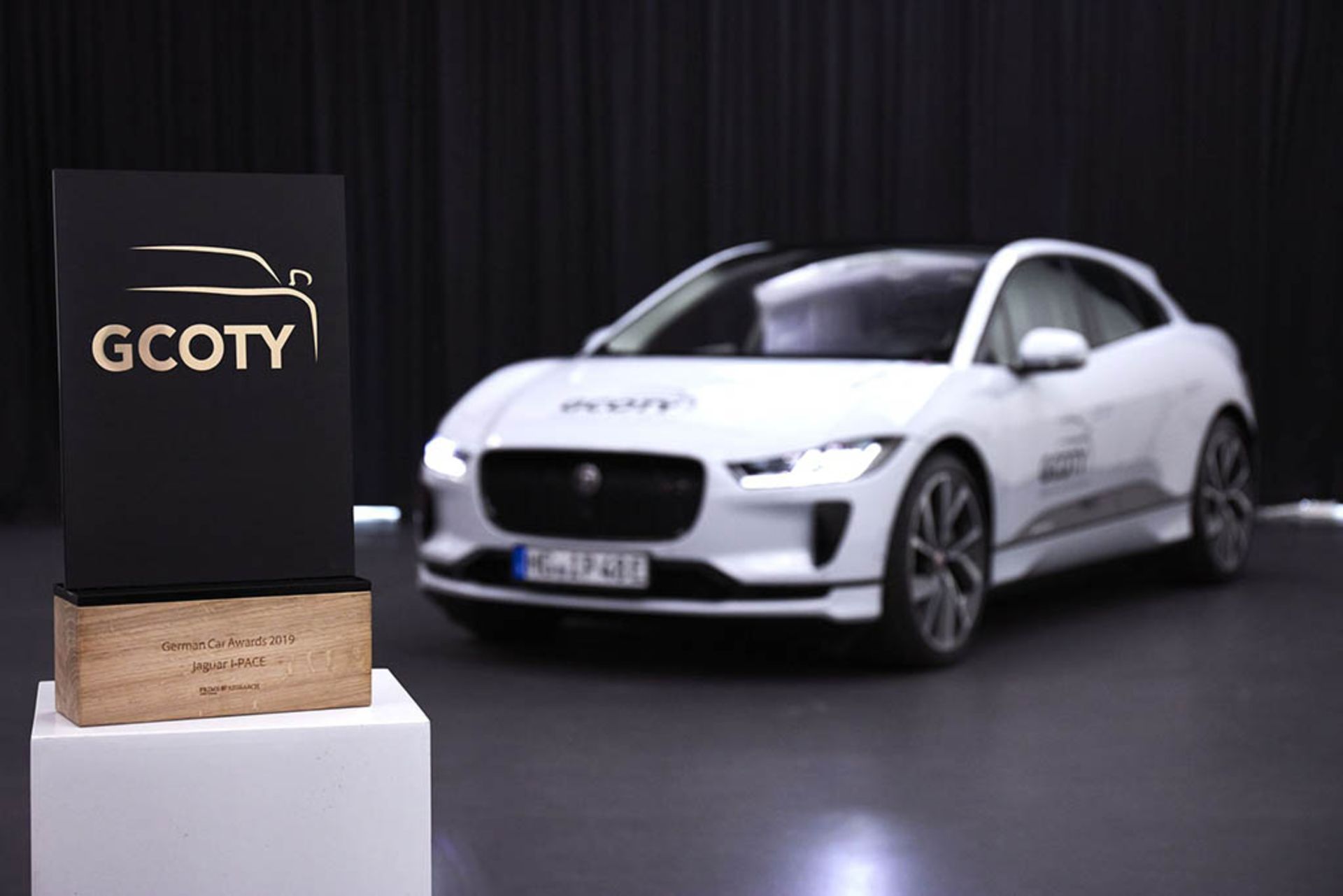 2019-Jaguar-I-PACE-with-German-Car-of-the-Year-Award-European-Model-Shown