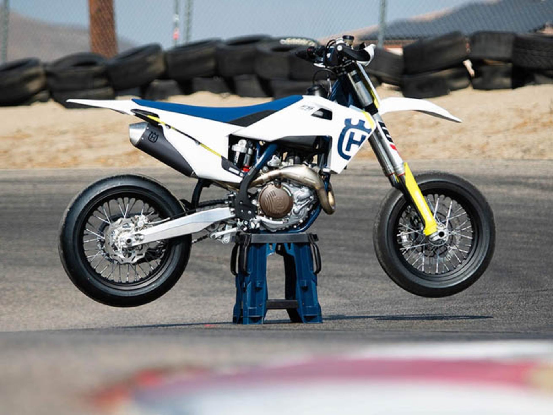 2019-husqvarna-fs-450-supermoto-5