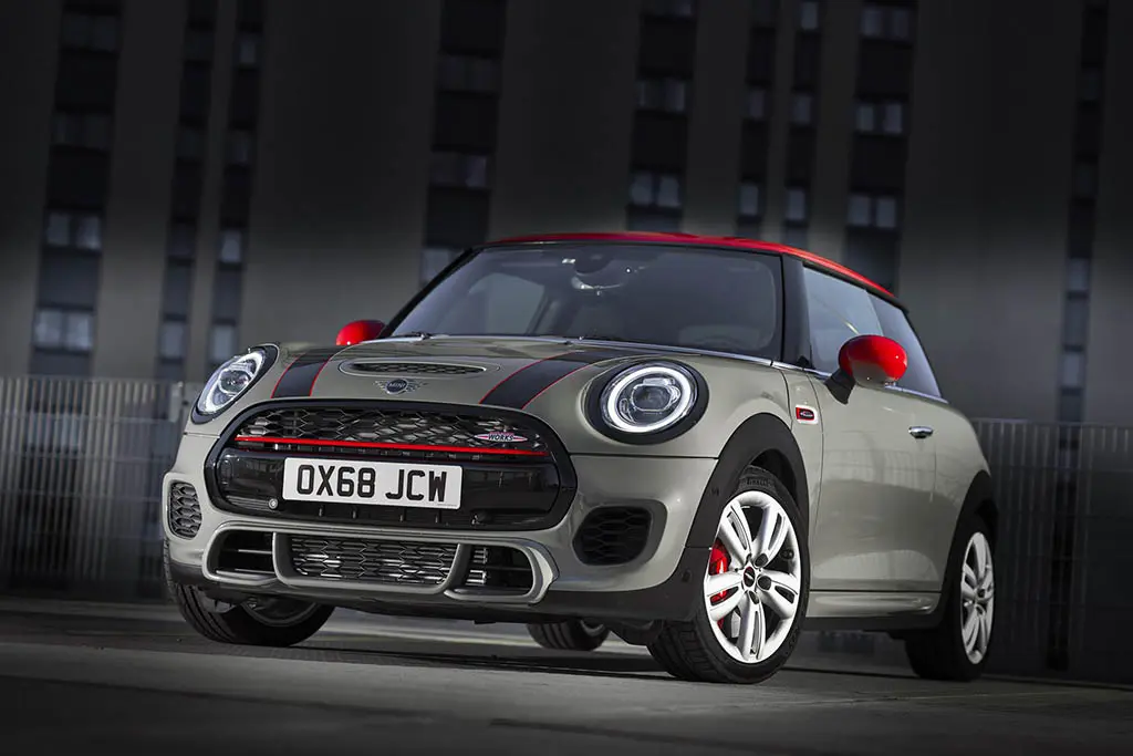 2019-mini-cooper-s-jcw-02