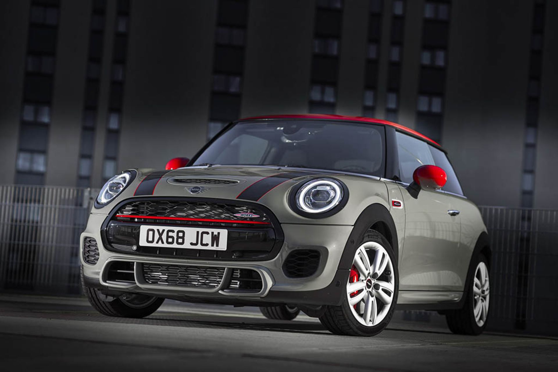 2019-mini-cooper-s-jcw-02