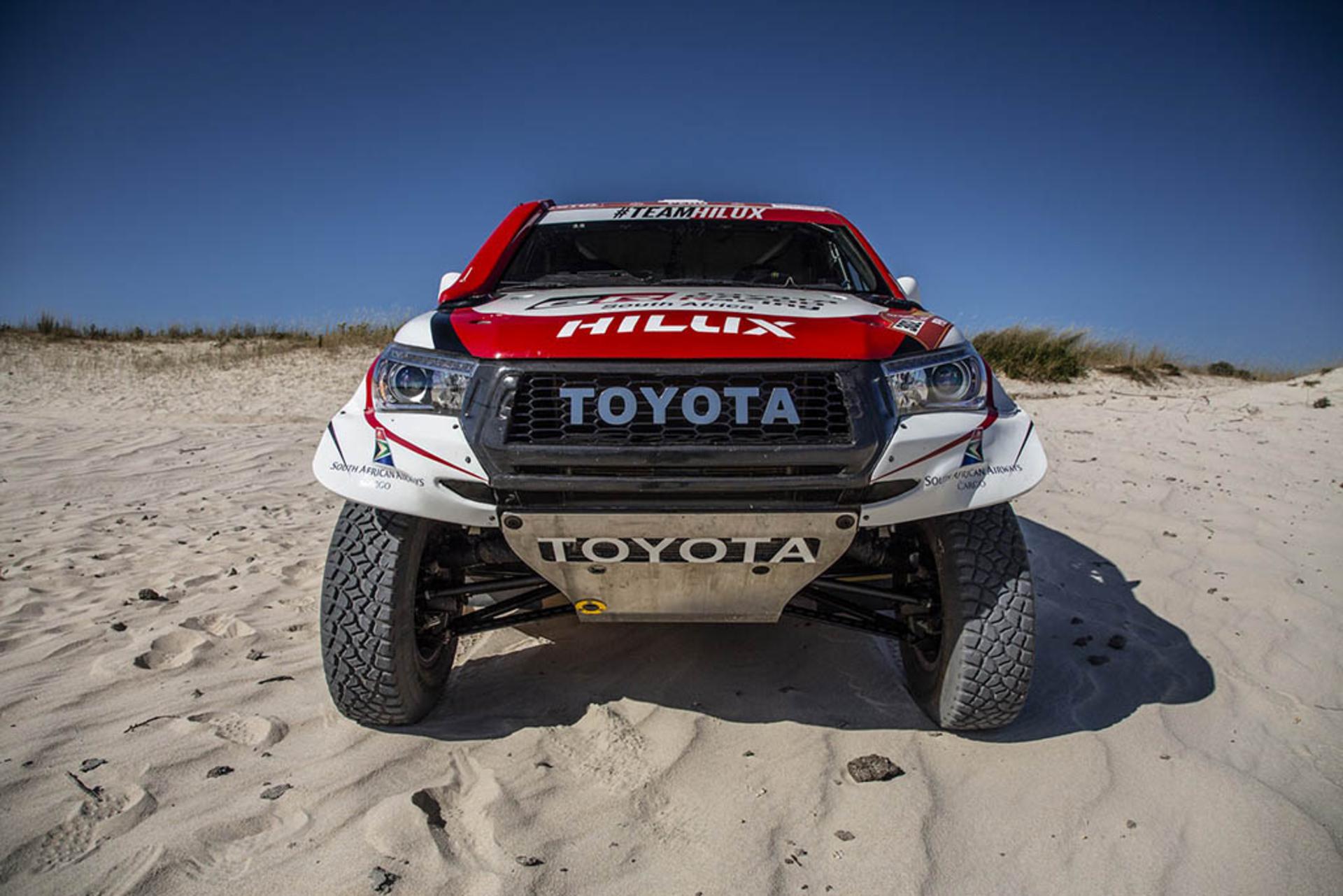 2019-toyota-hilux-dakar-01