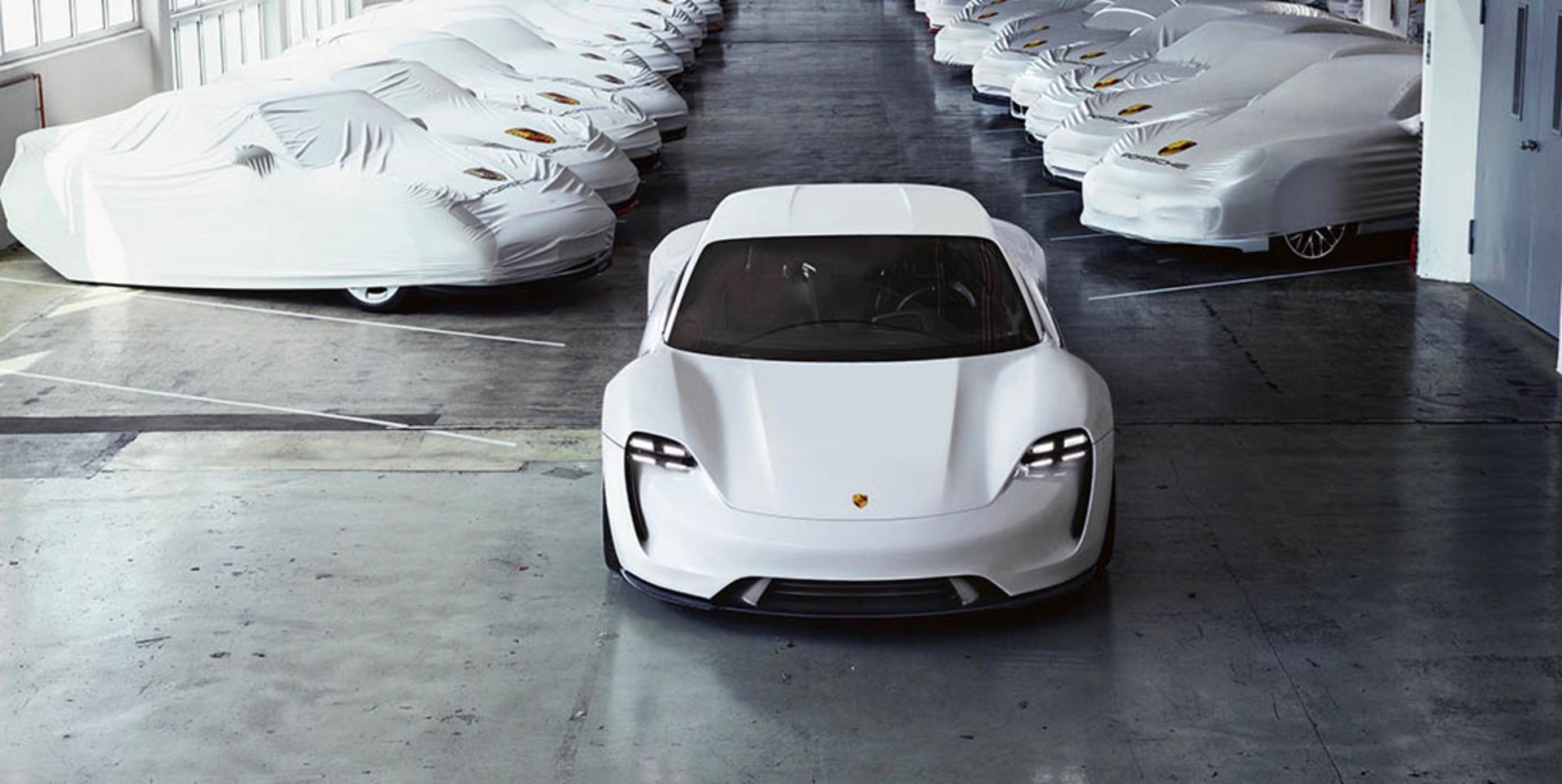 Porsche-Taycan-Showroom