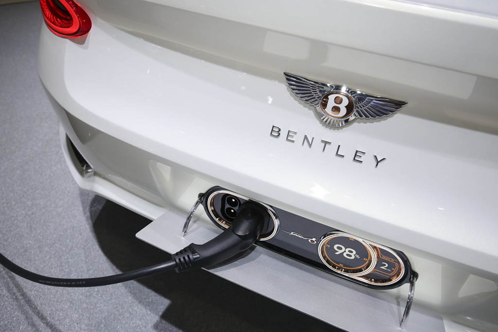 bentley-exp12-speed6e-08