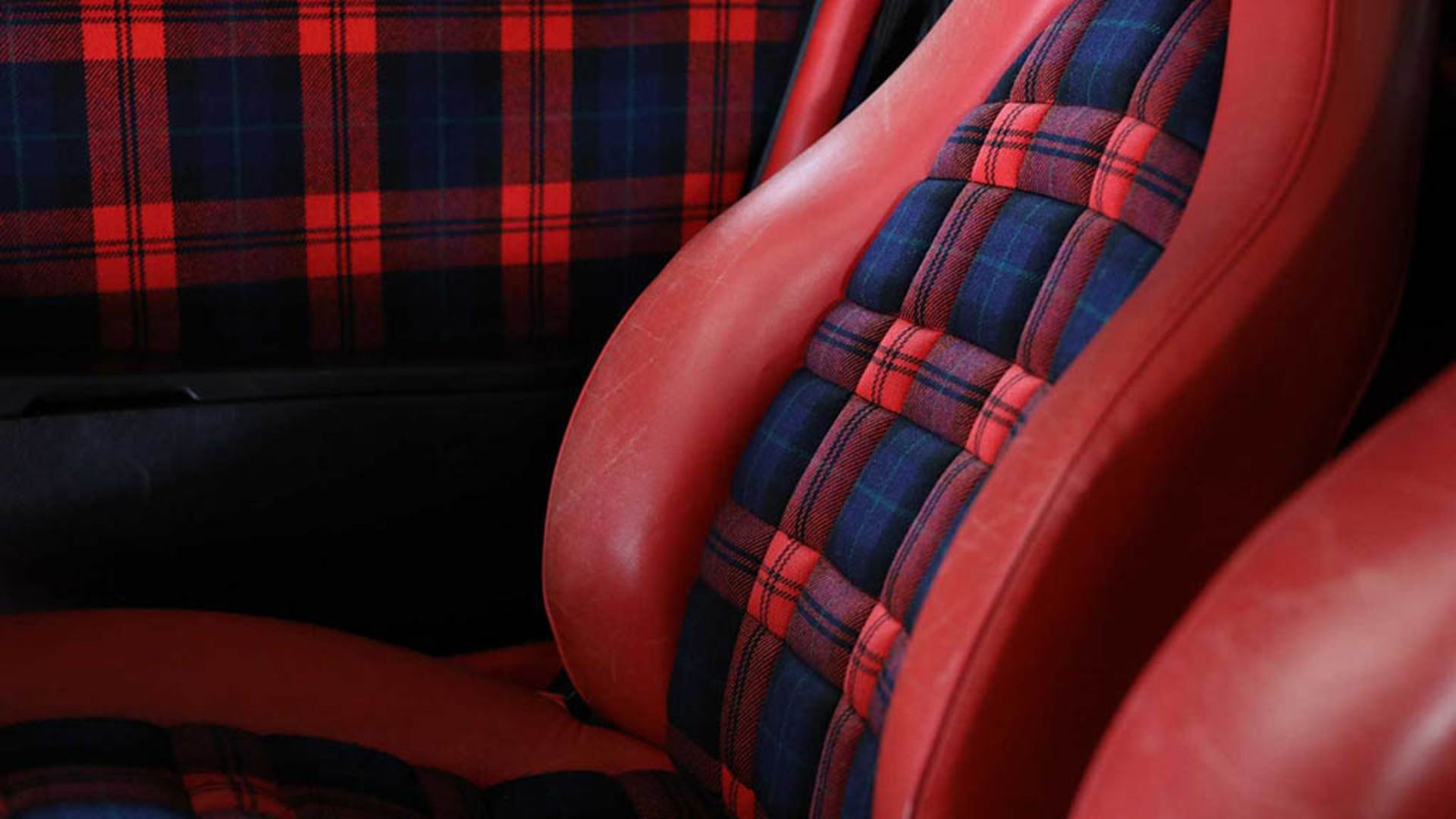 porsche-top-5-fancy-seat-patterns-red-and-blue-tartan1