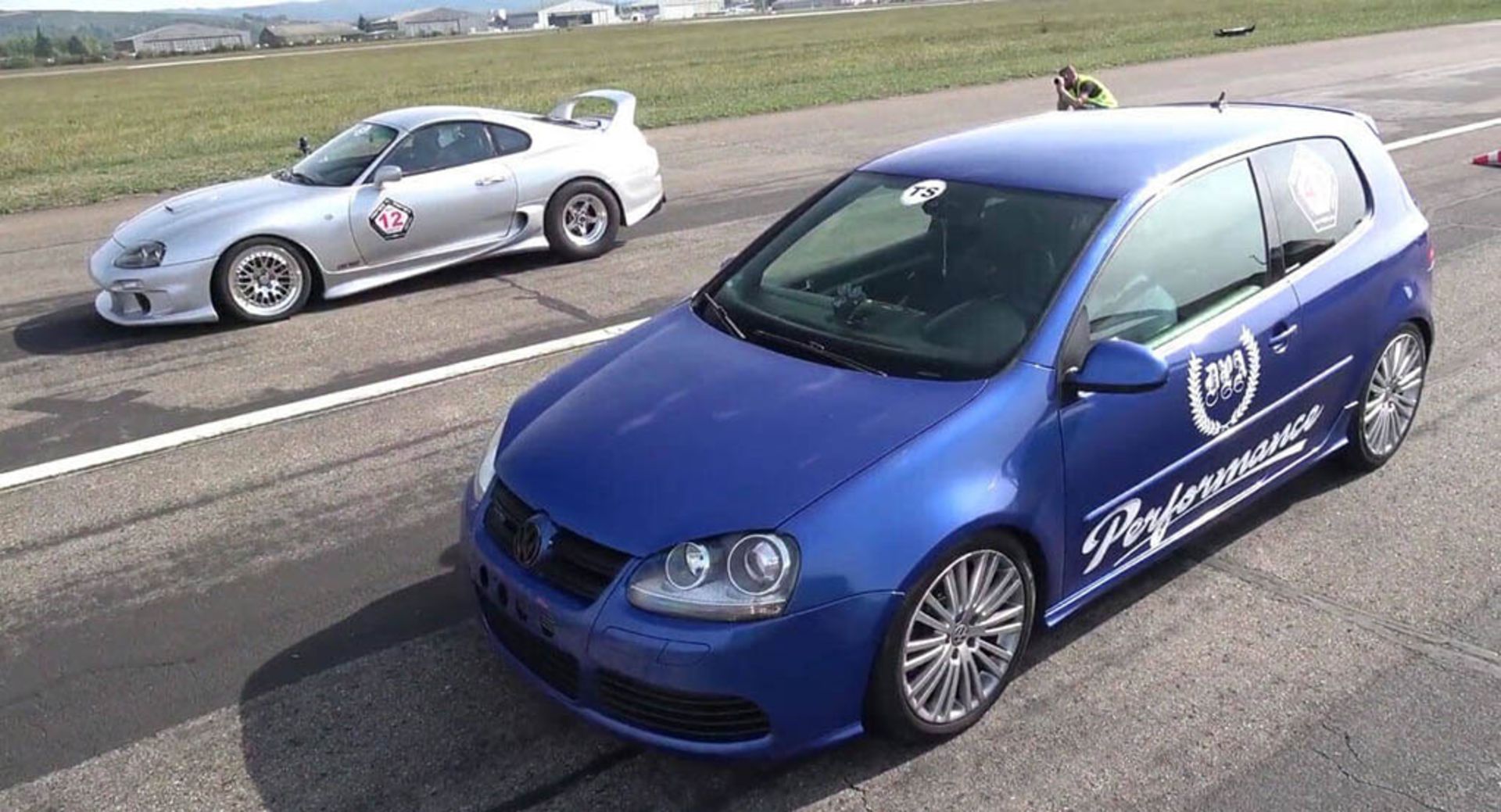 toyota-supra-vw-golf-r32-drag-race