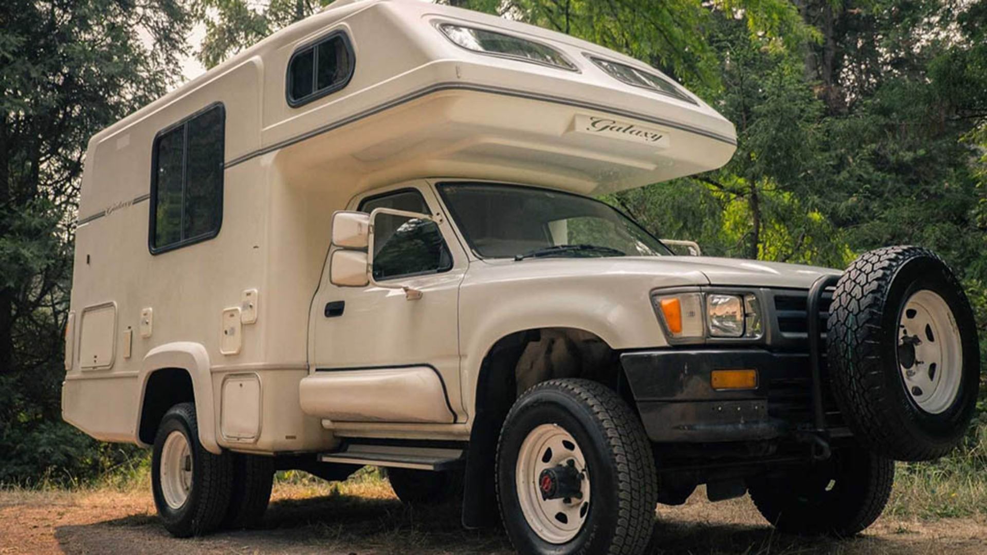 1993-toyota-hilux-galaxy-fiberglass-camper2