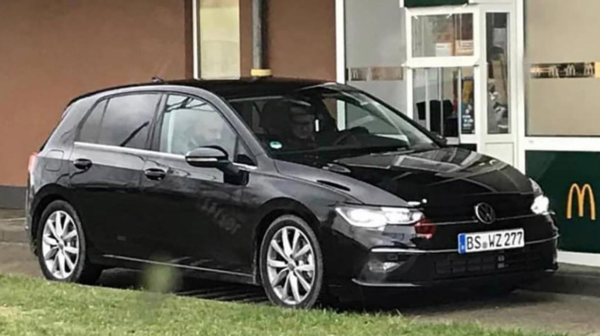 88083db1-2020-vw-golf-1