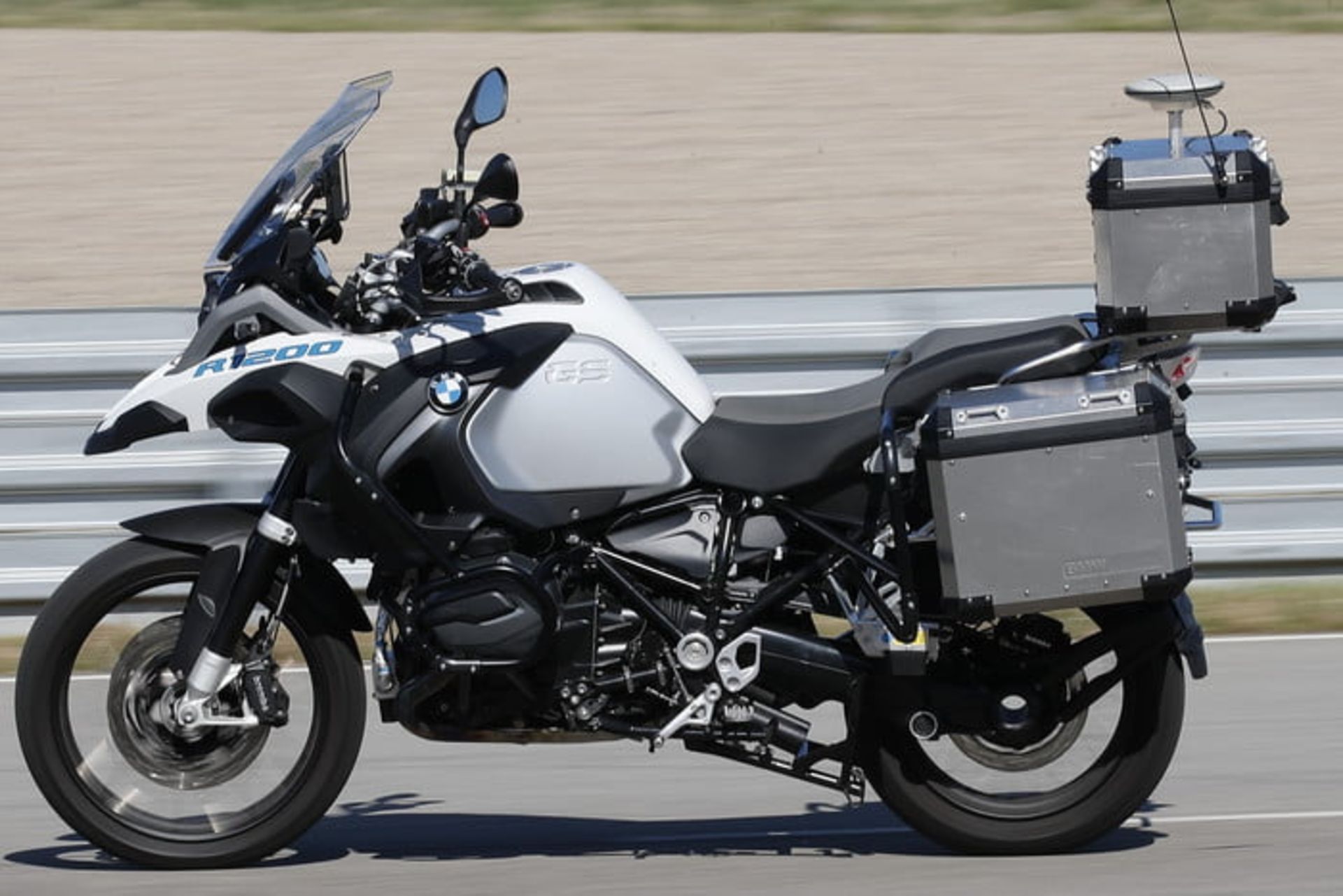 bmw-autonomous-r1200gs-2