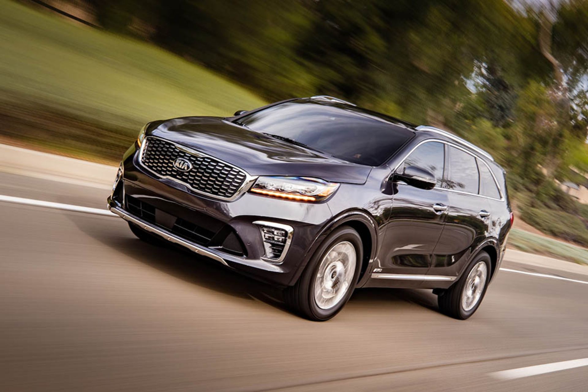 2019-Kia-Sorento-front-three-quarter-in-motion-02