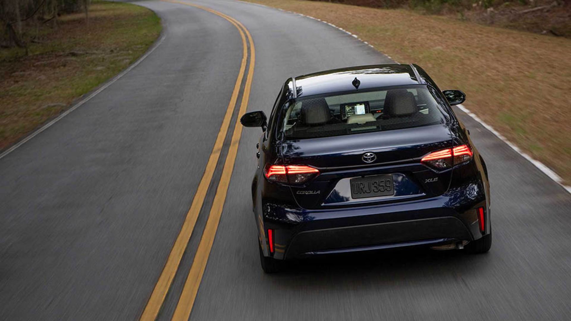 2020-toyota-corolla-sedan 4