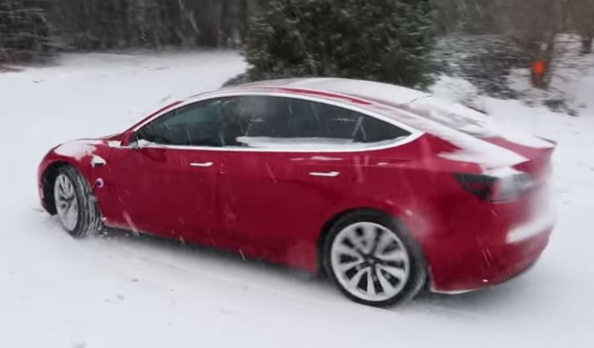 Tesla-Model-3-snow-4