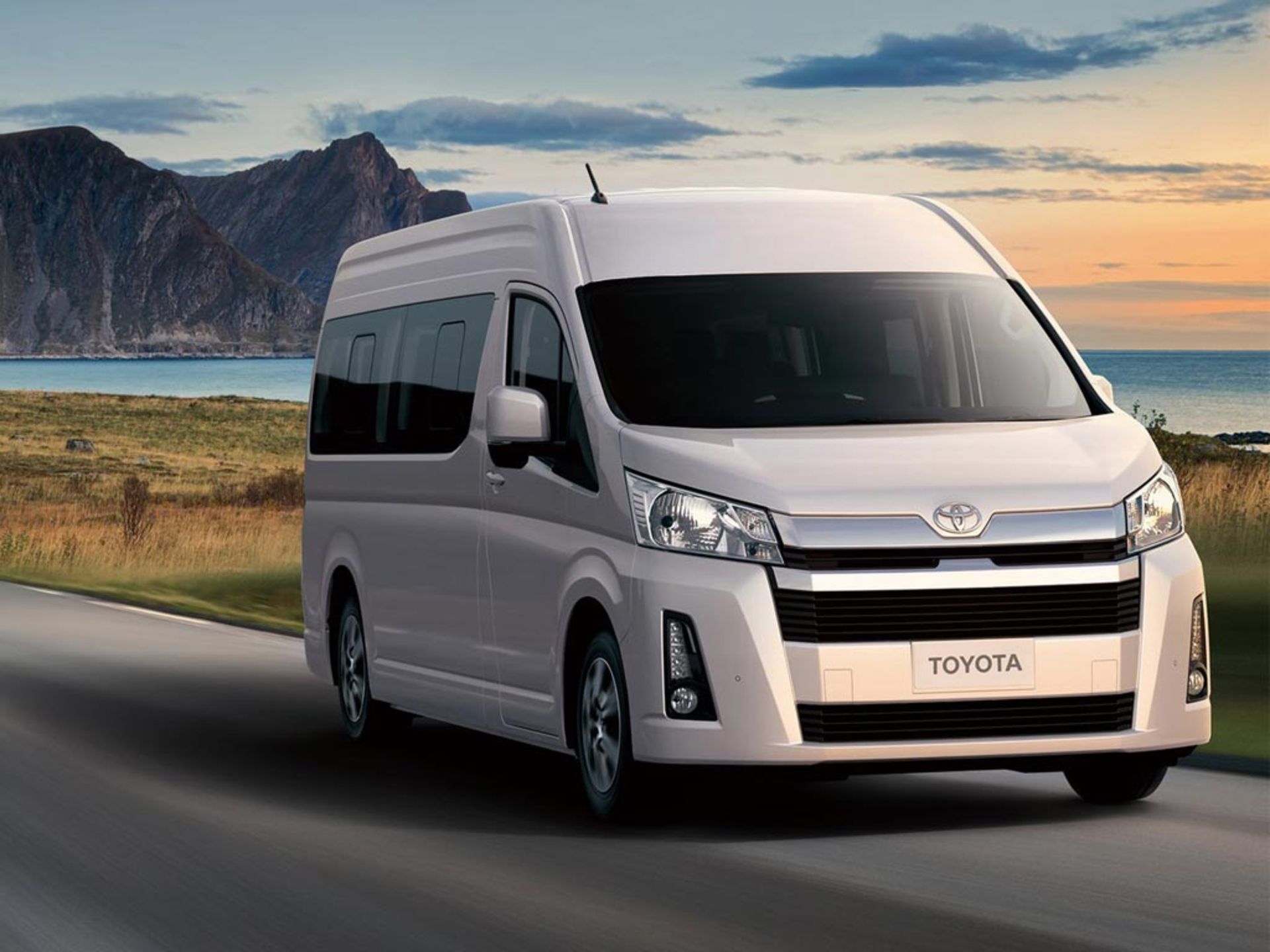 Toyota-Hiace-2019