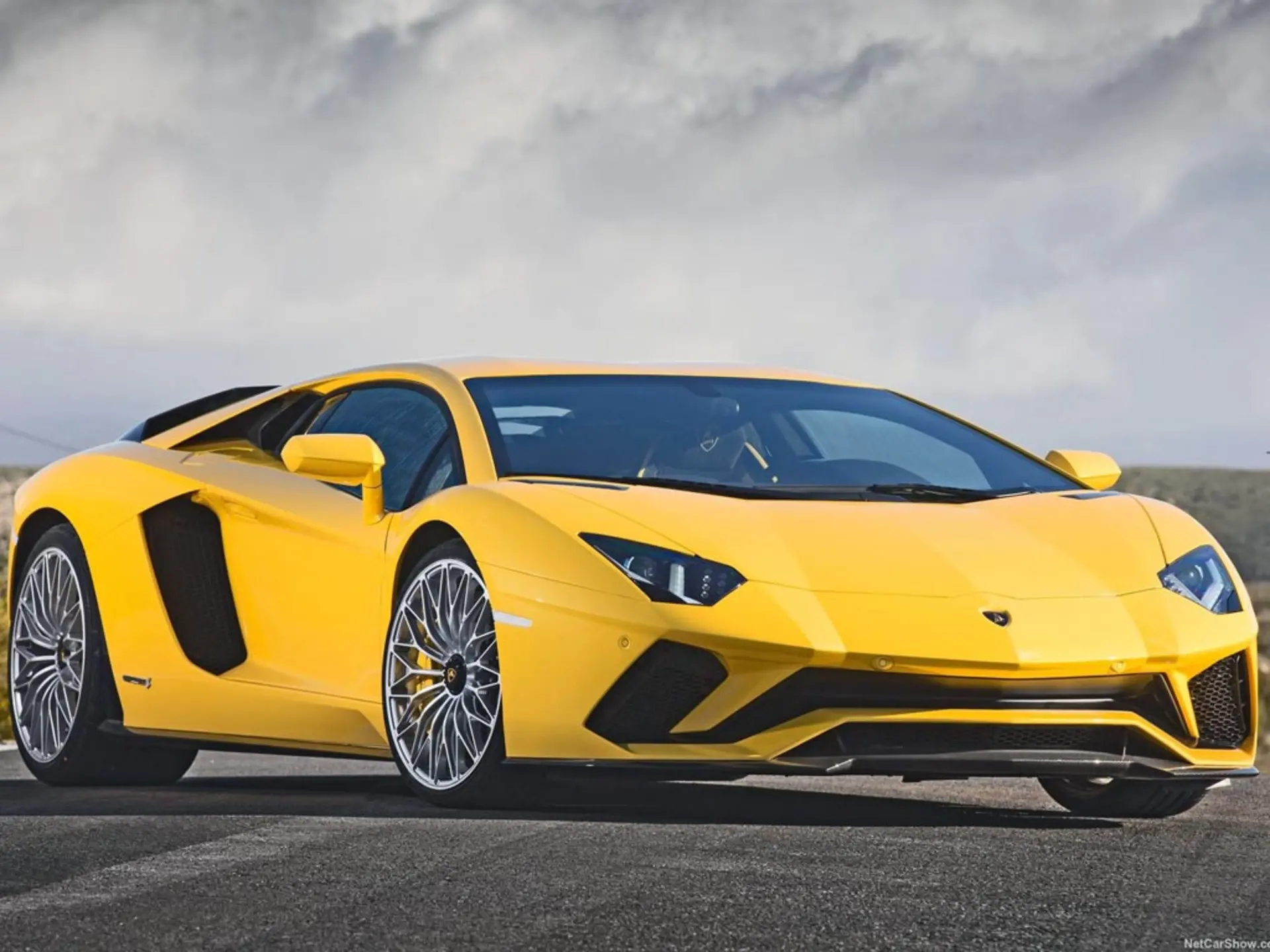 1.Lamborghini-Aventador