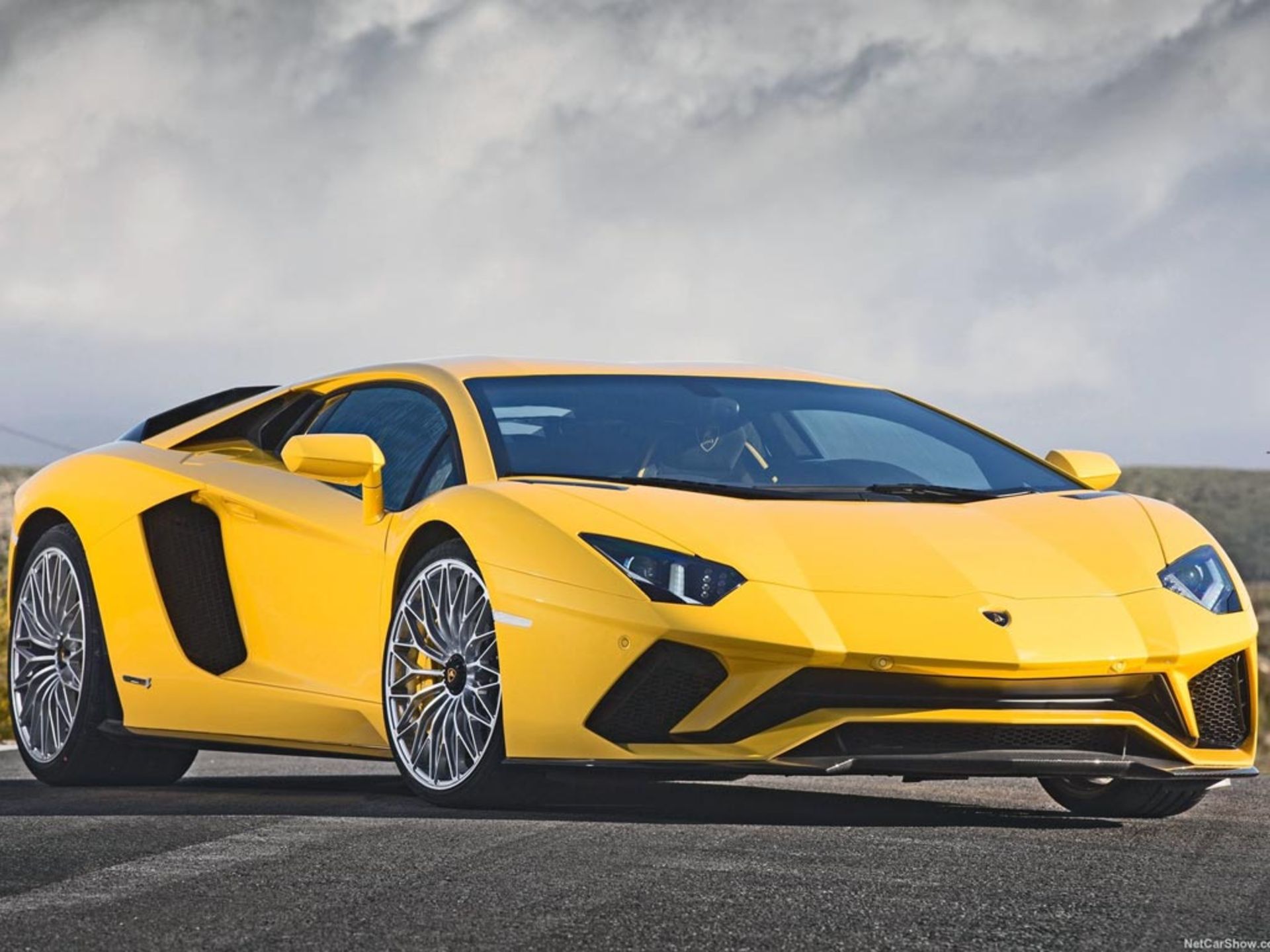 1.Lamborghini-Aventador