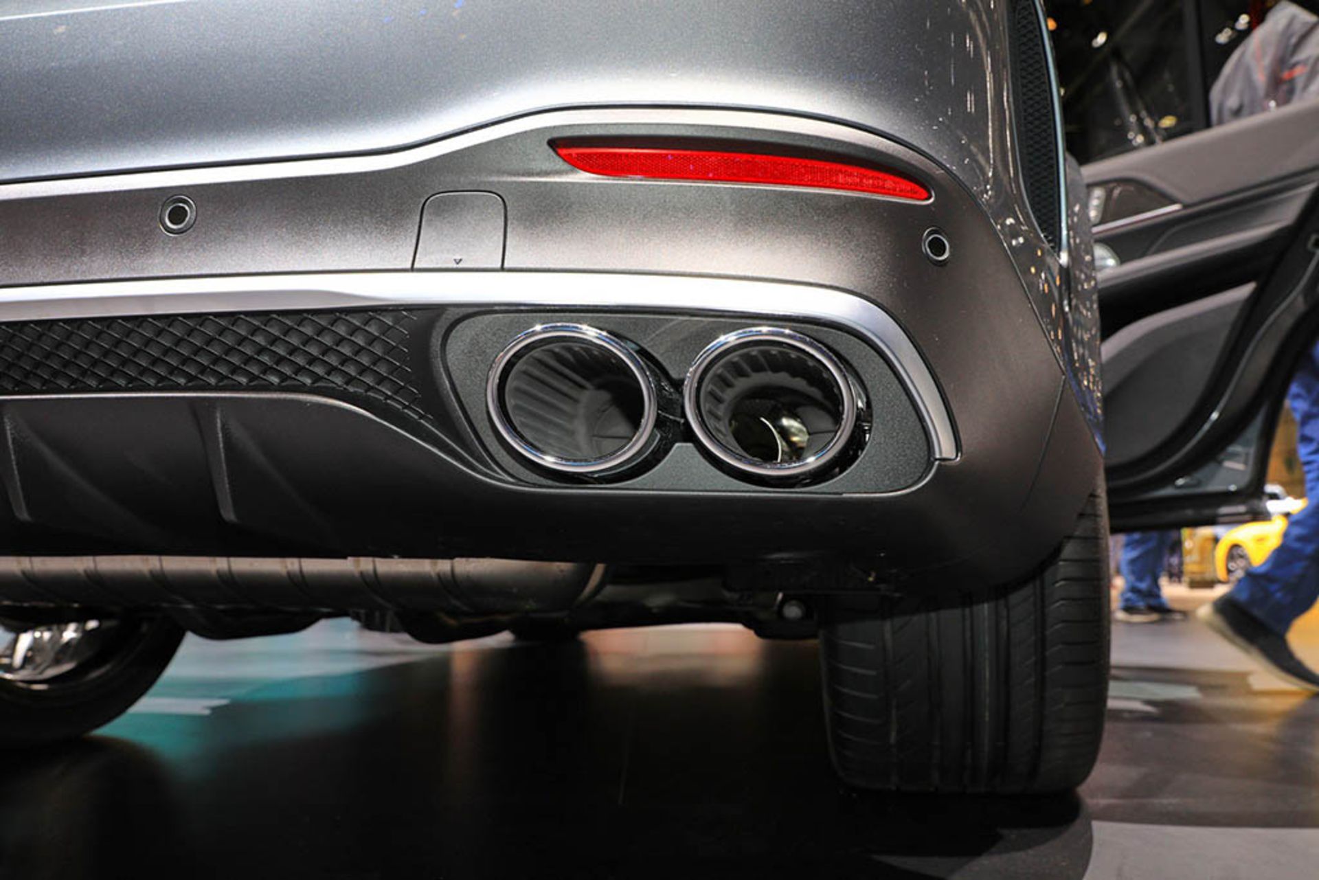 fake-exhausts-geneva-13