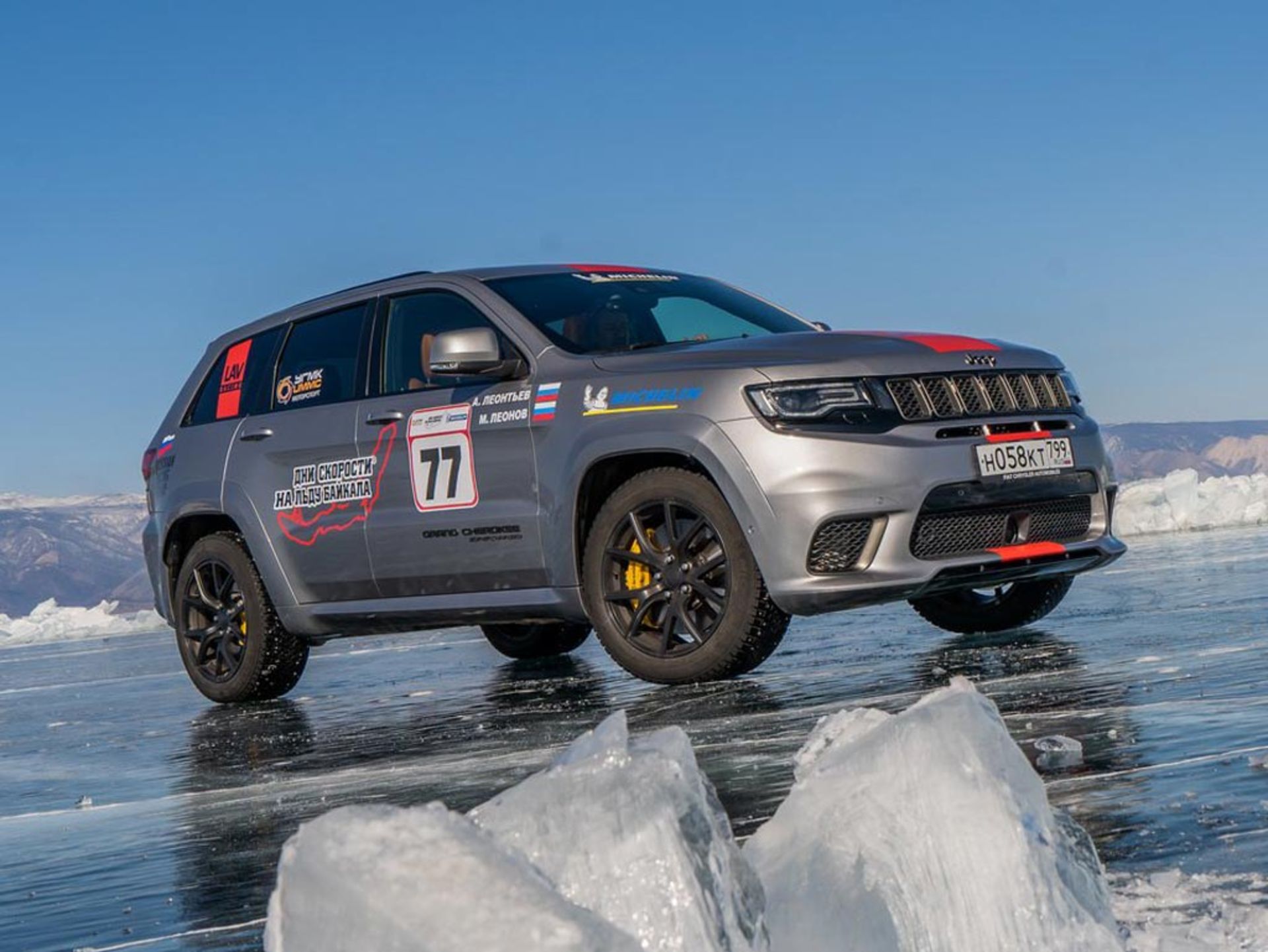 Grand-Cherokee-Trackhawk-2