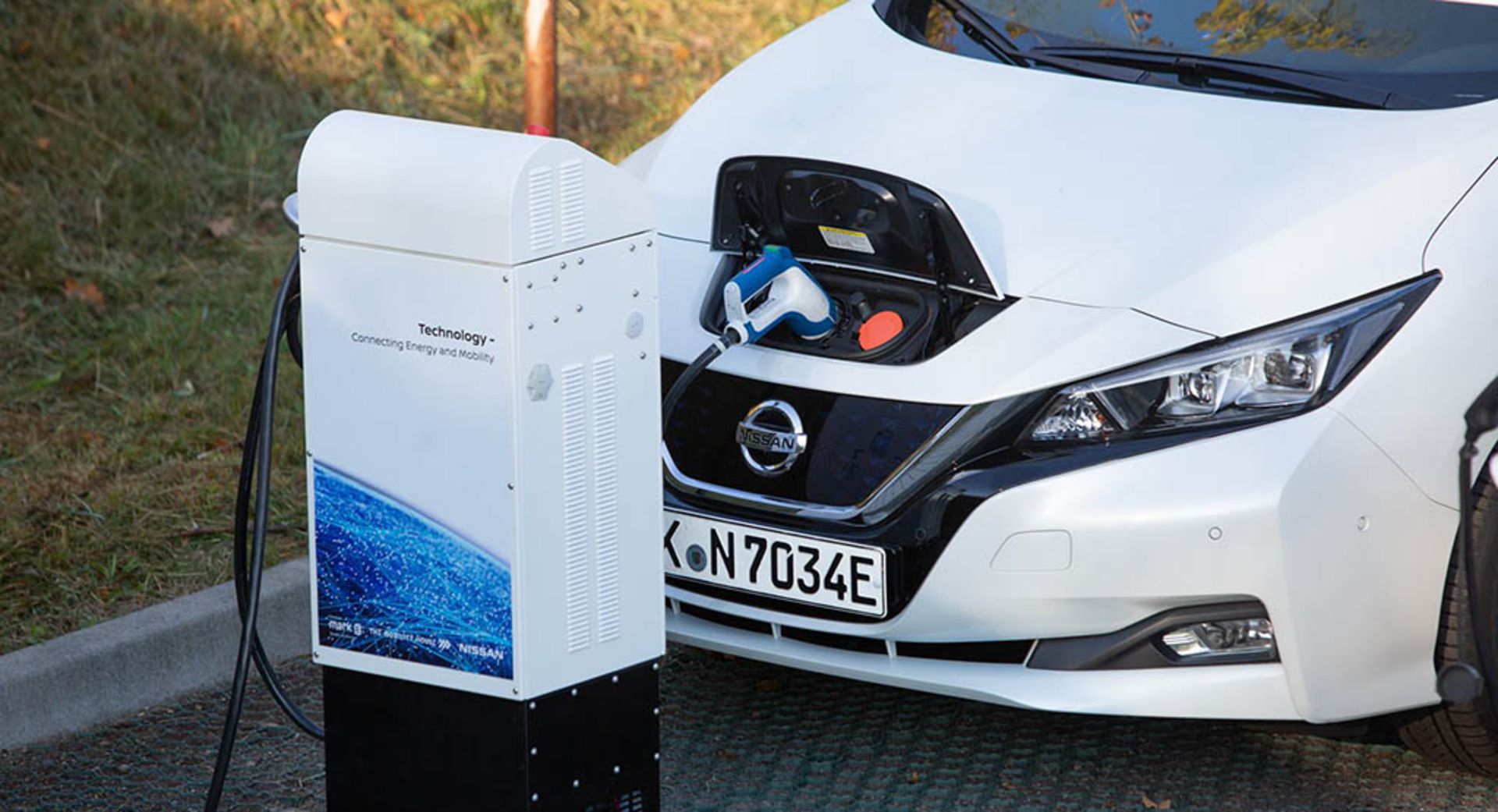 nissan-leaf-ev-charging