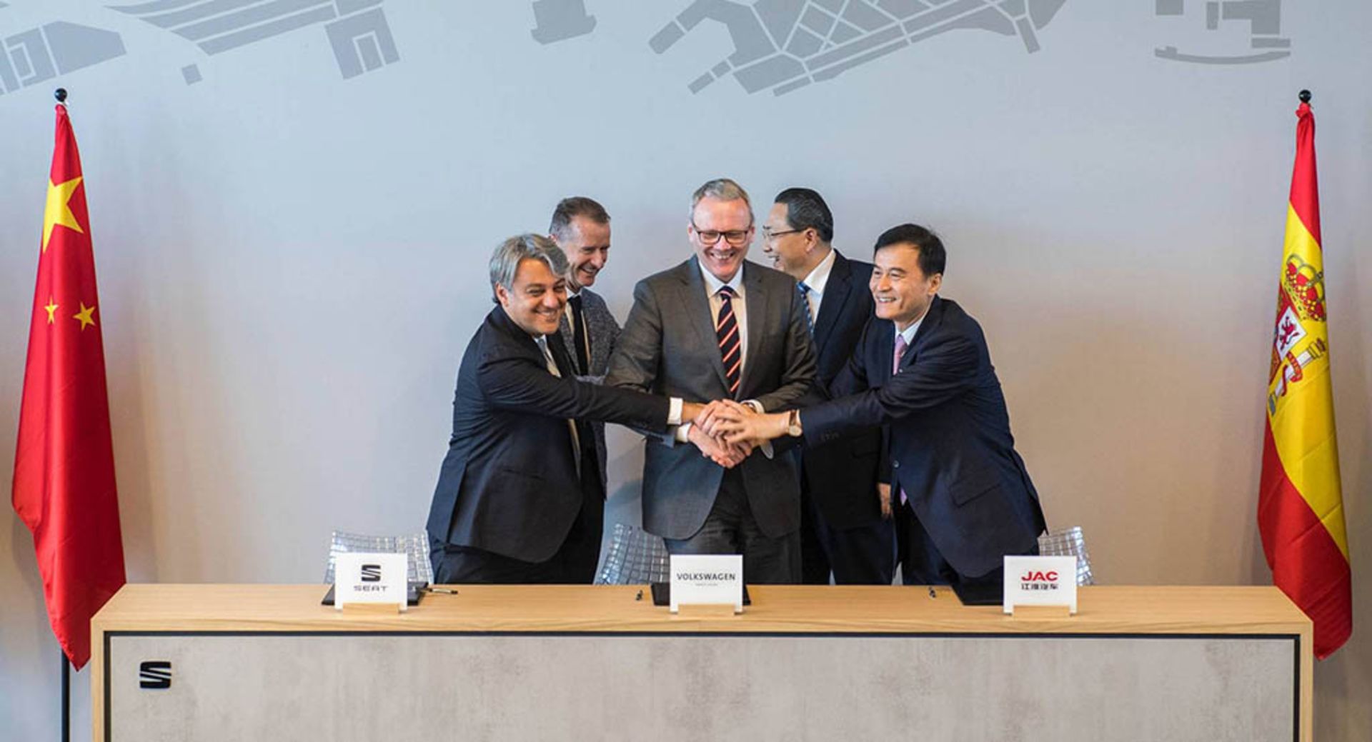 seat-vw-group-and-jac-agreement-signing-0