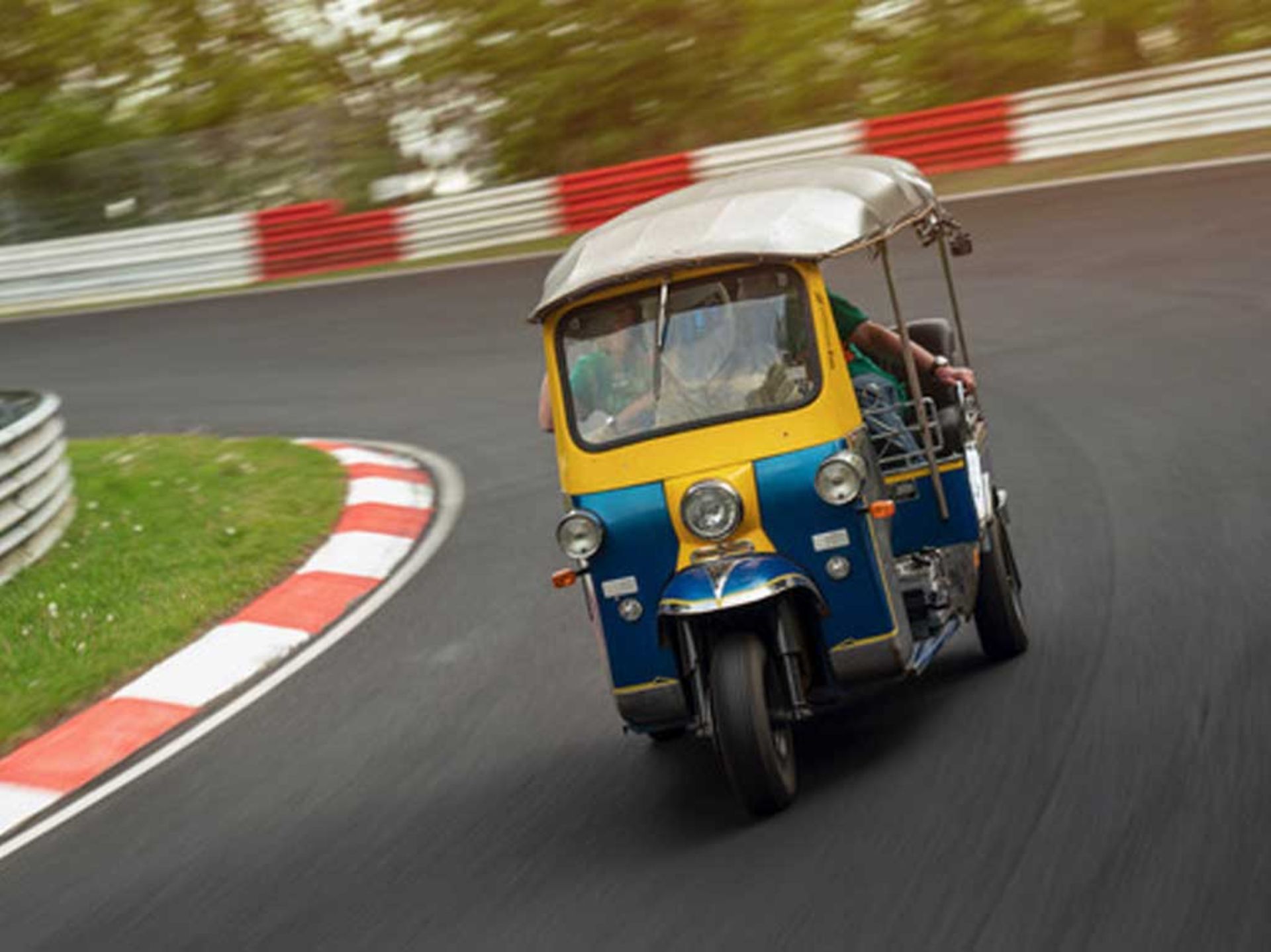 Tuk-Tuk-Nurburgring-Lap-2