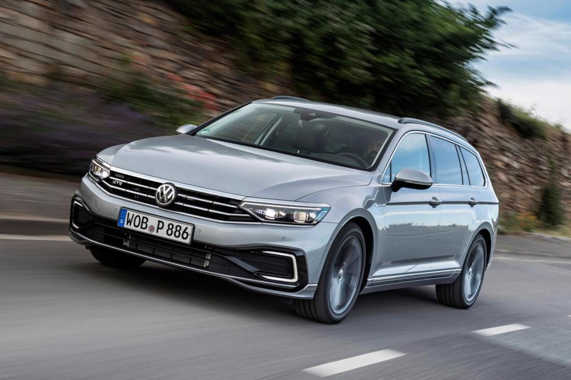 Volkswagen Passat GTE Estate (4)