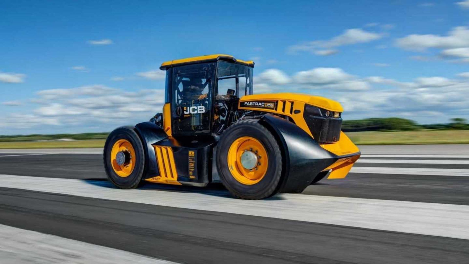jcb-tractor-setting-new-speed-record