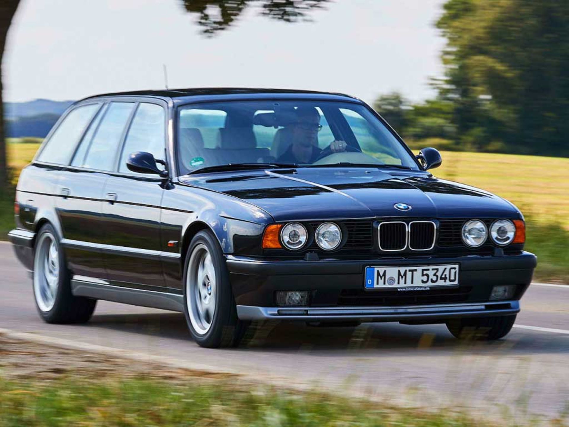 BMW-M5-E34-Touring-1