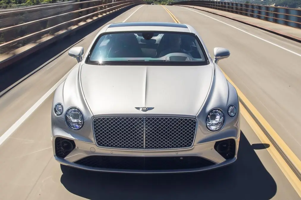 Bentley Continental GT V8 2019 (4)