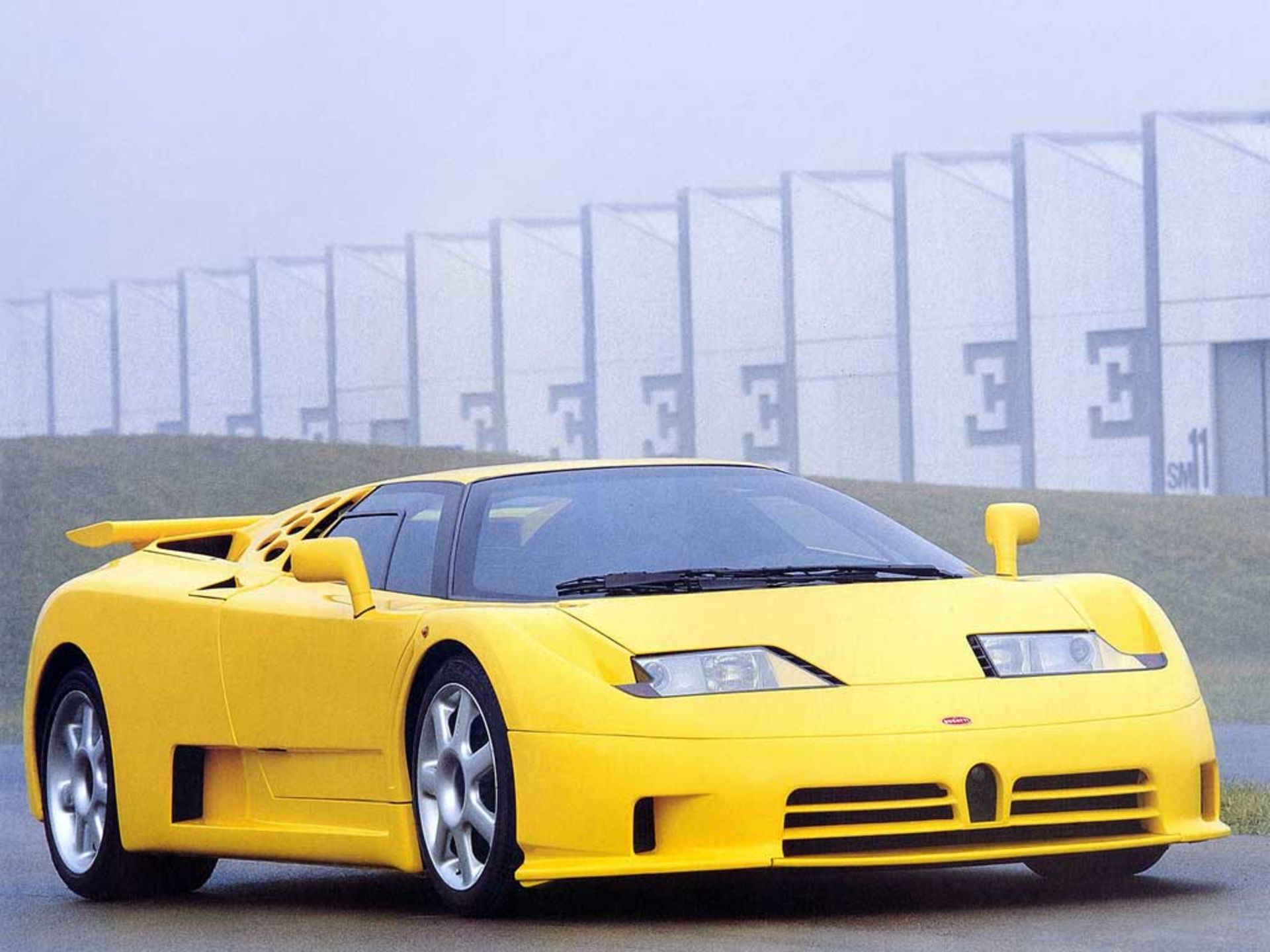 Bugatti-EB110-SS-1