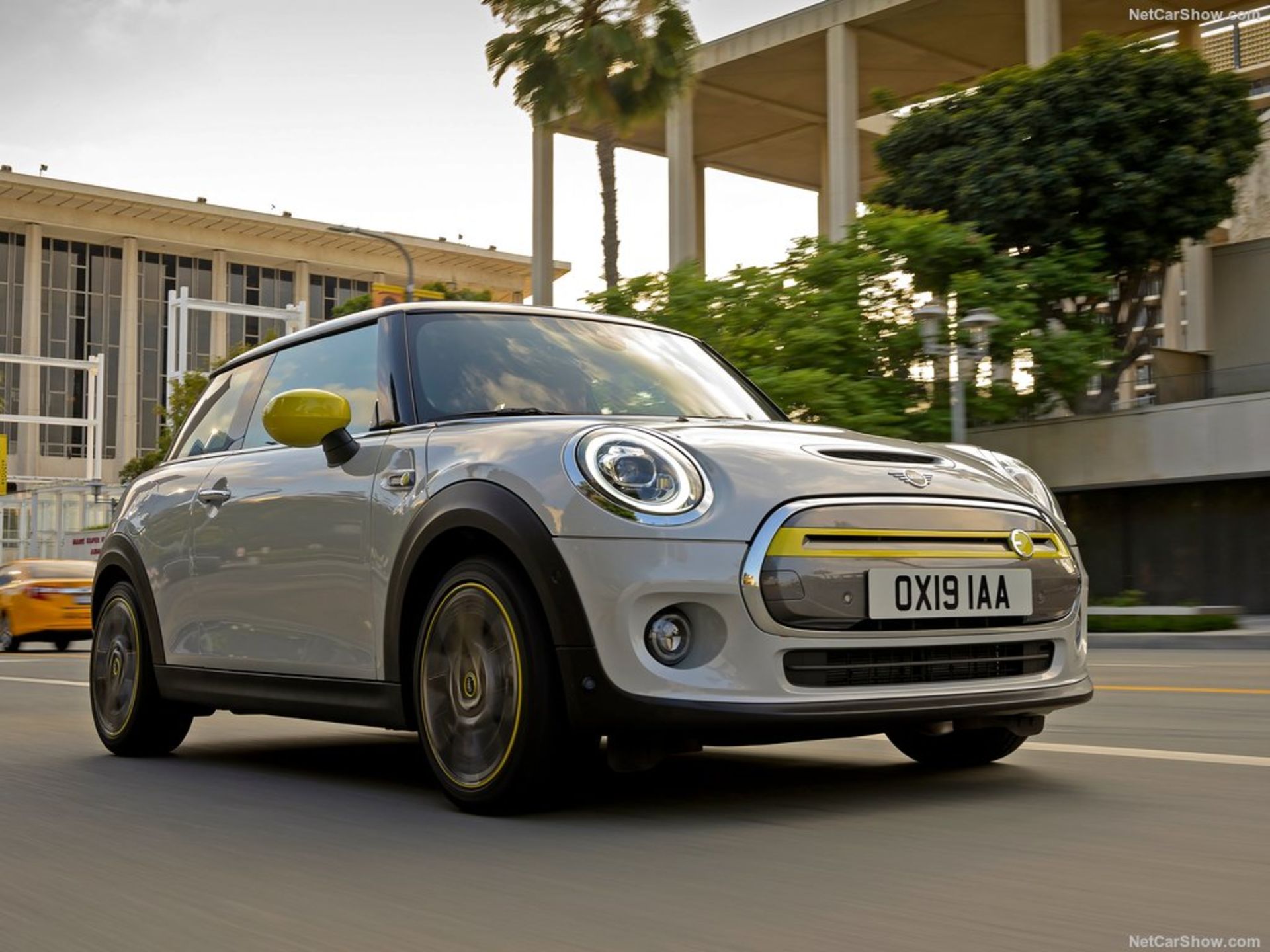 Mini-Cooper_SE-2020-1024-09