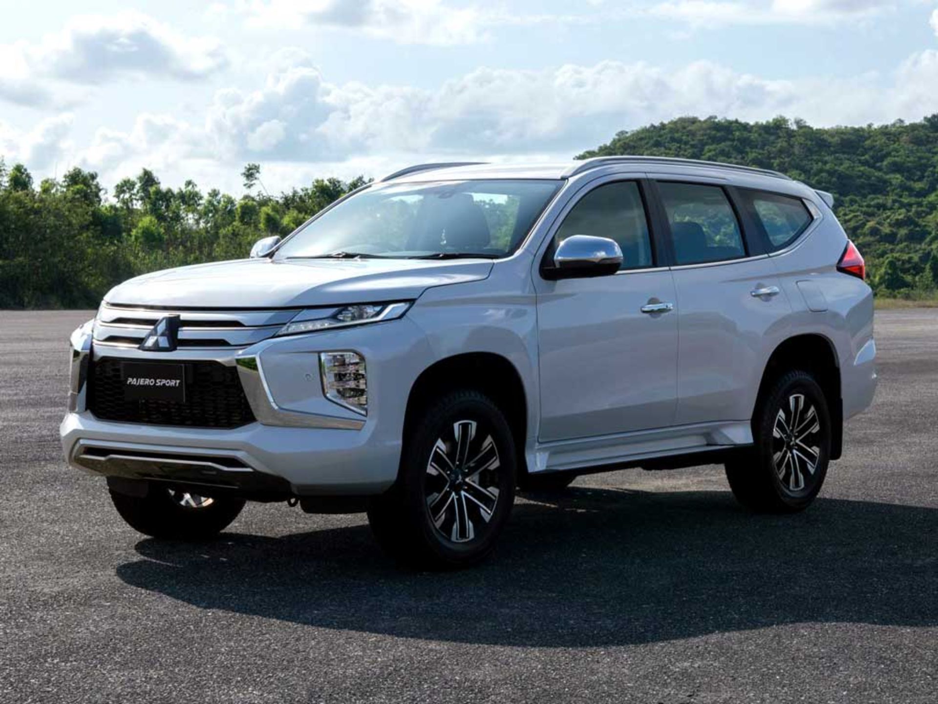 Mitsubishi-Pajero-Sport-2