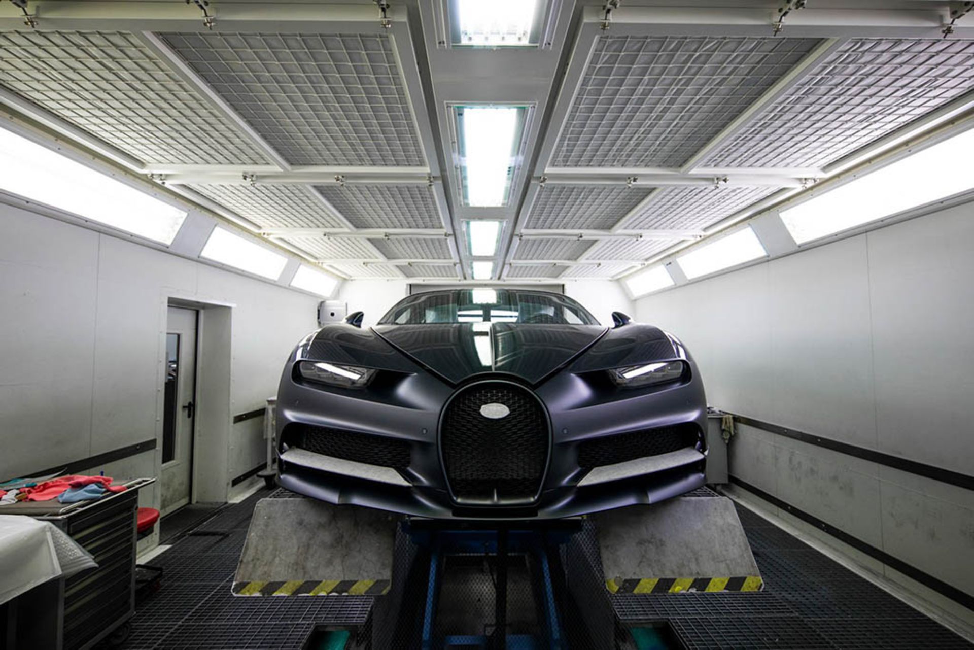 bugatti-chiron-no-200-5