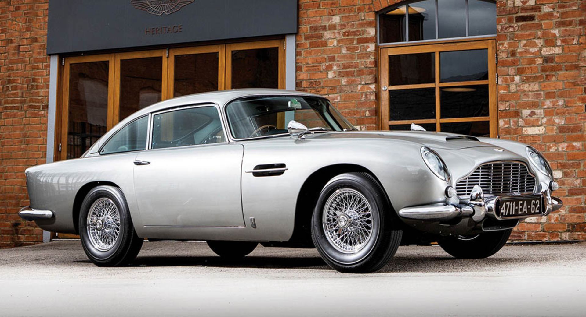 1965-aston-martin-db5-bond-car-00