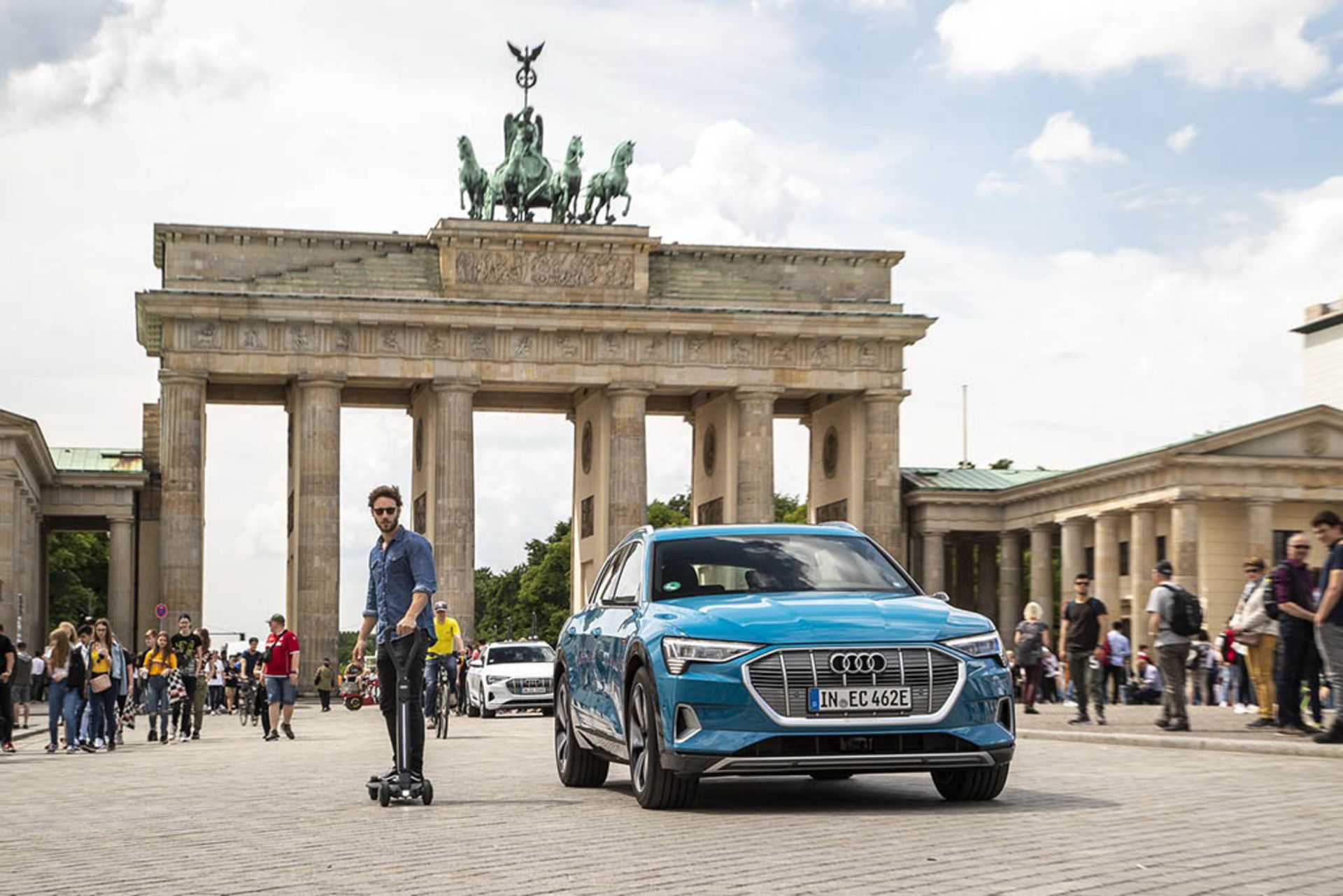 2019-audi-e-tron-scooter-concept-4