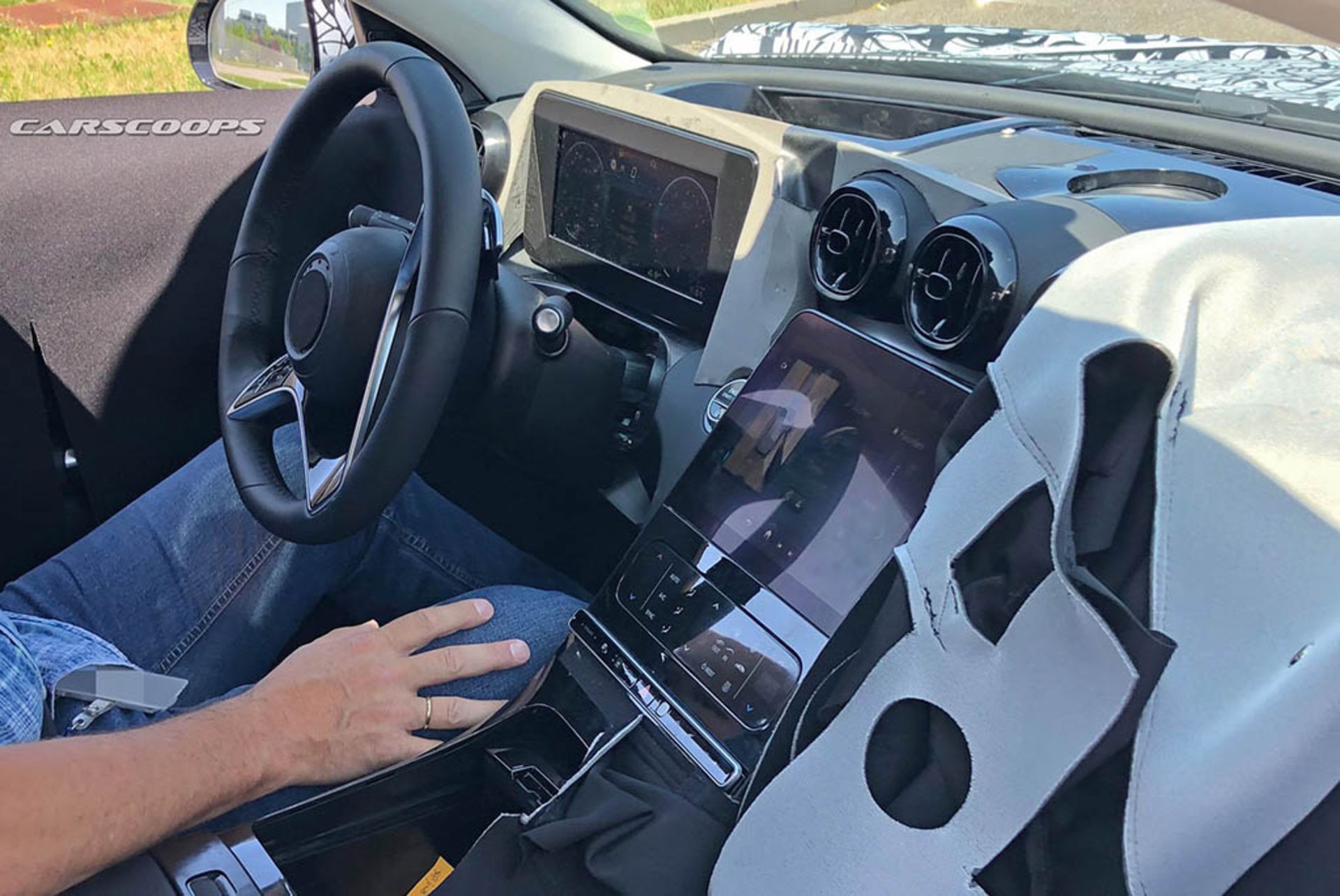 2021-mercedes-c-class-interior-spy-1
