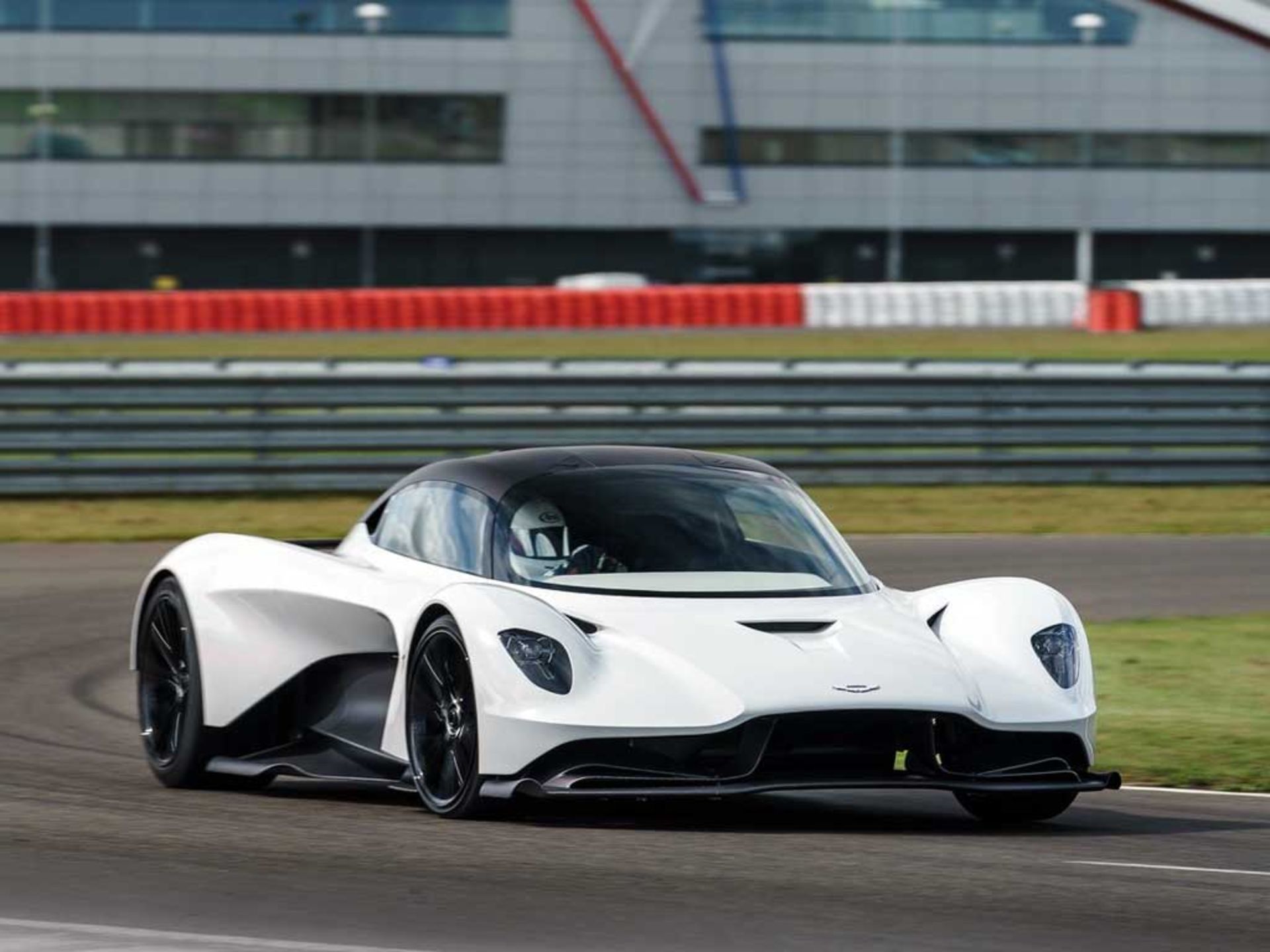 Aston-Martin-Valhalla-6