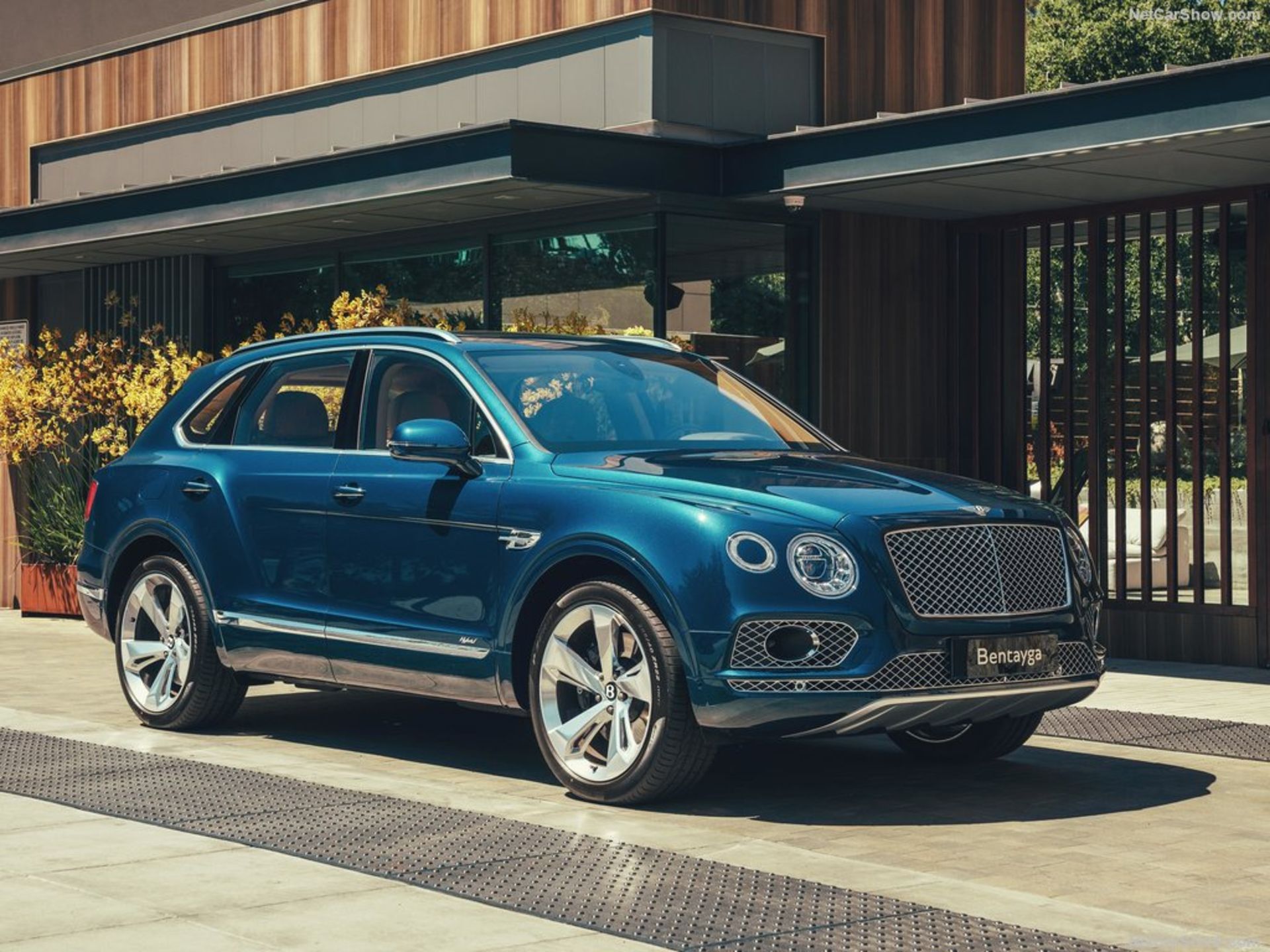 Bentley-Bentayga_Hybrid-2019-1024-04