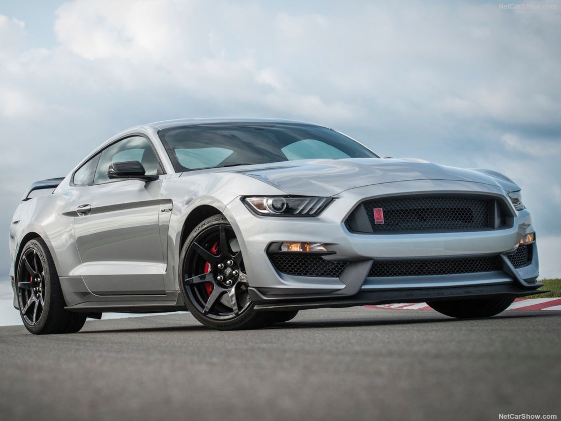Ford-Mustang_Shelby_GT350R-2020-1024-01