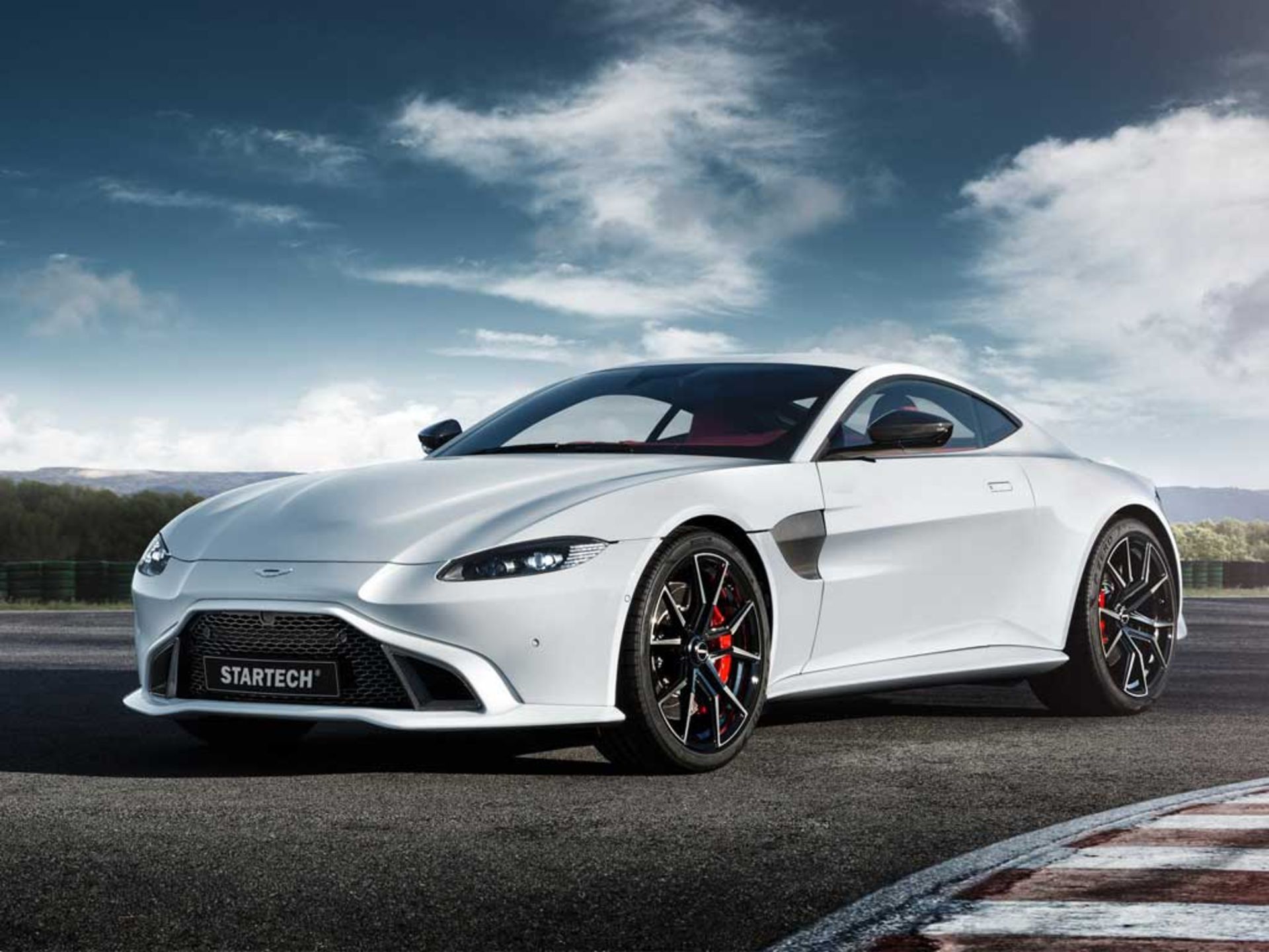 Startech-Aston-Vantage-1