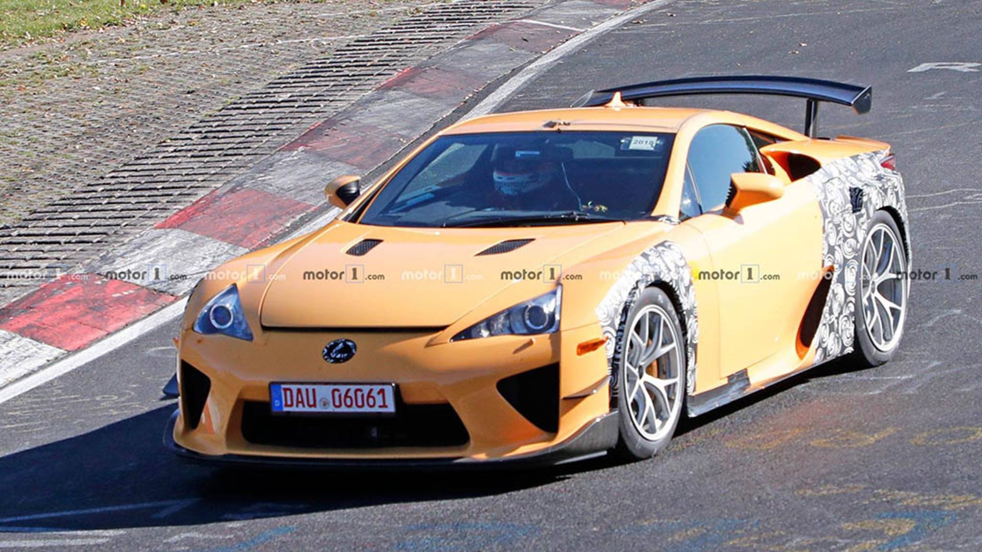 lexus-lfa-test-mule-spy-1