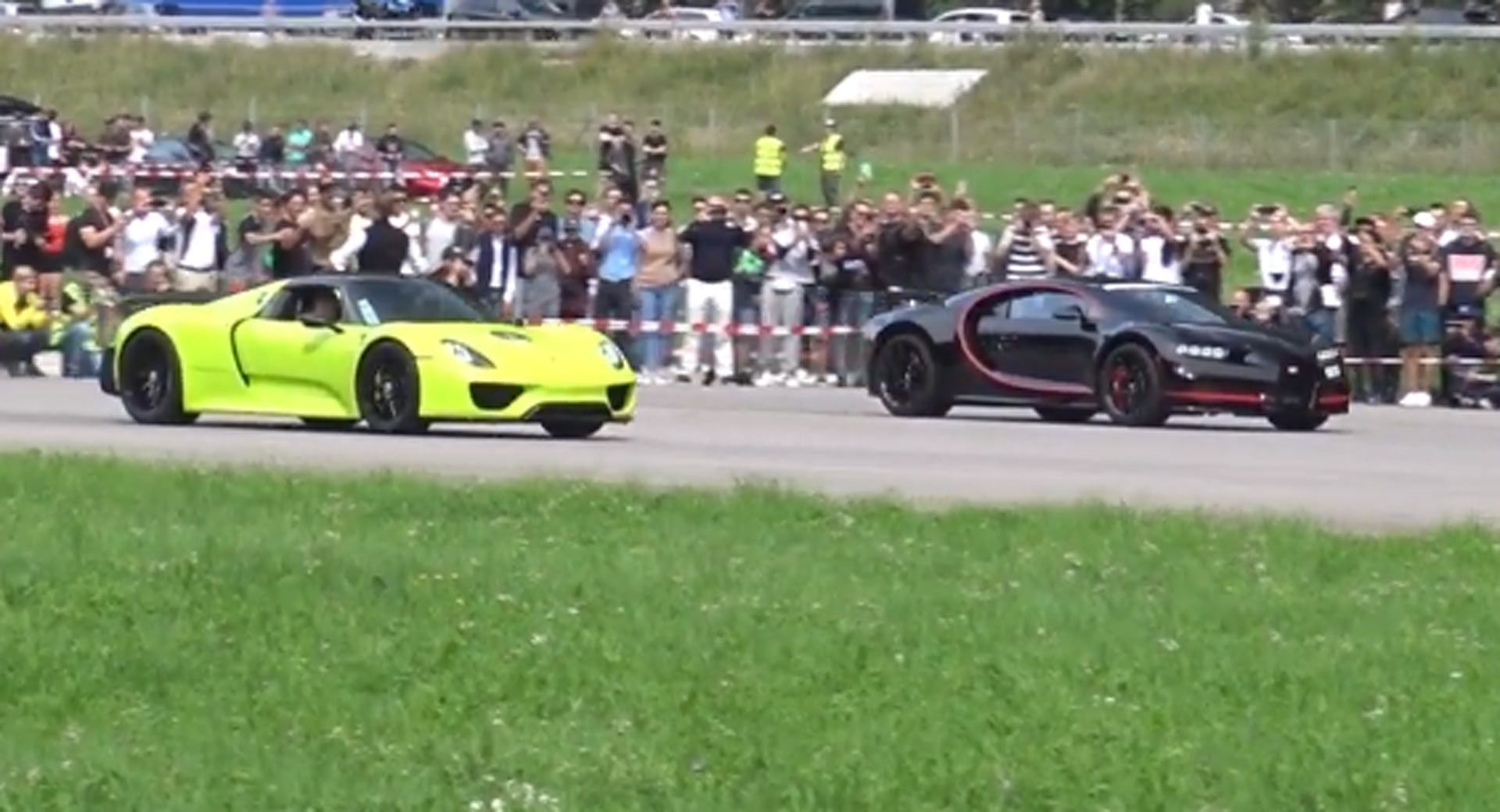 803eafee-porsche-918-vs-bugatti-chiron