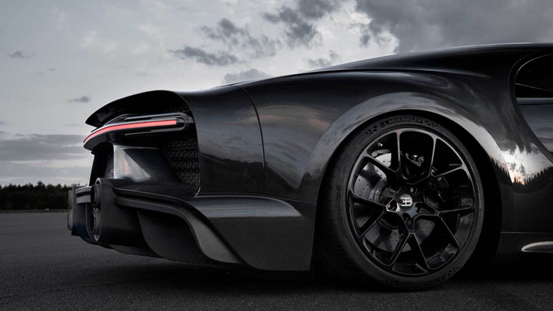 bugatti-chiron-sport-built-for-top-speed-run 1